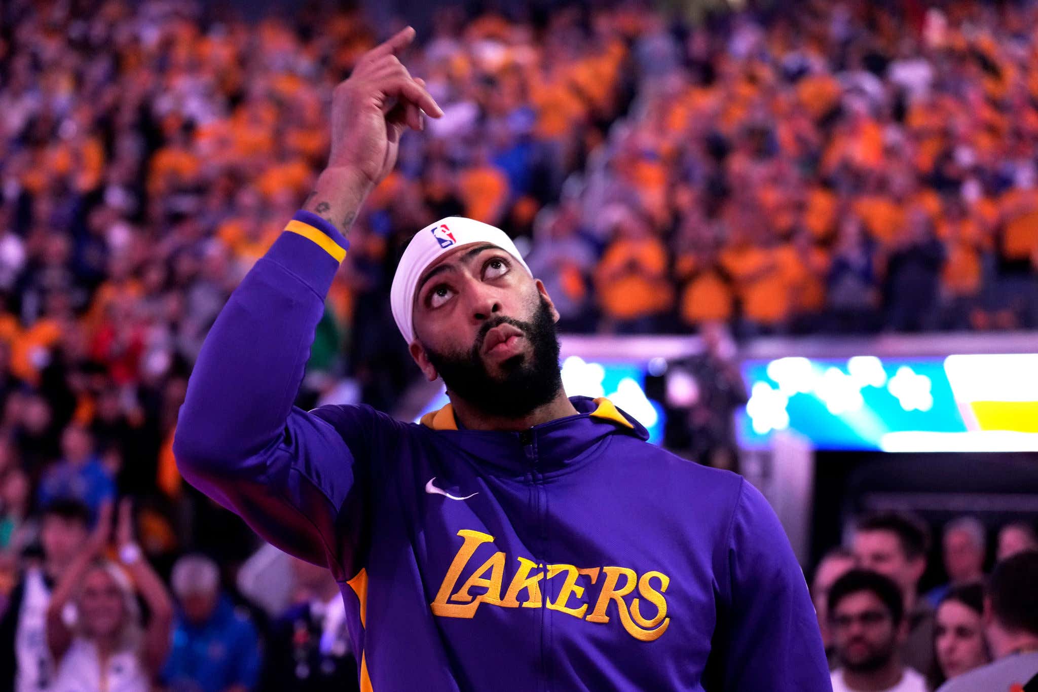 Kinda Fucked Up: Shaq And Chuck Get The Giggles After Anthony Davis Exits Game 5 Loss In A Wheelchair Due To Head Injury