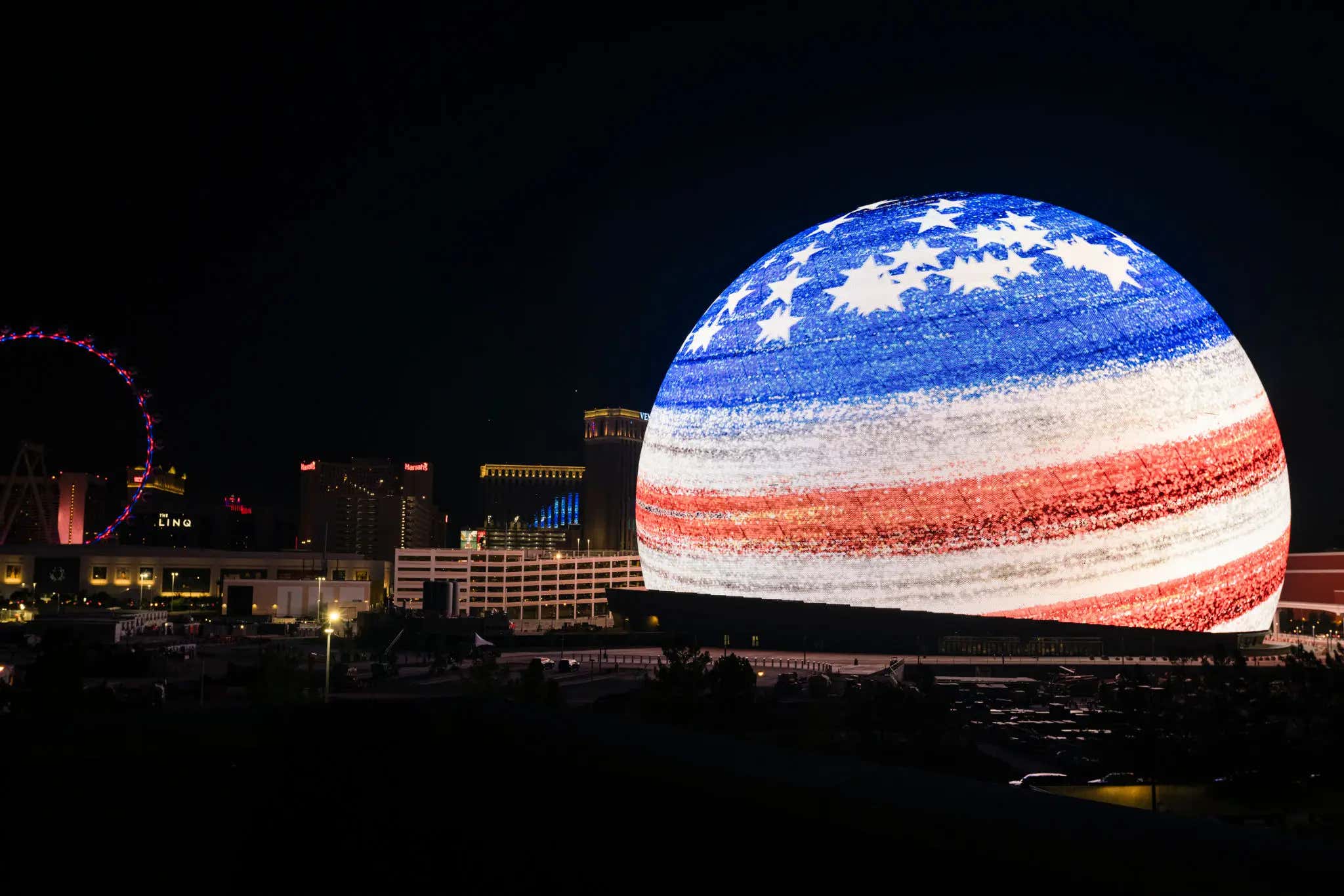 I Can't Stop Watching Videos Of The New "Sphere" That Opened In Las Vegas, And Neither Can Motorists As It's Causing Insane Traffic Backup, Because It's So Mesmerizing.