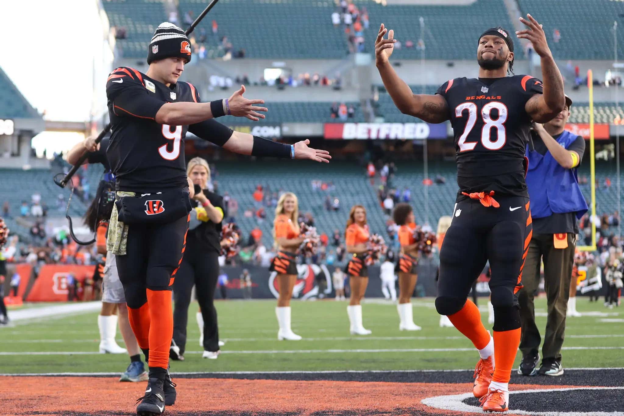 Joe Mixon's Sizable Pay Cut Hopefully Means Joe Burrow's Mega Contract Is Imminent