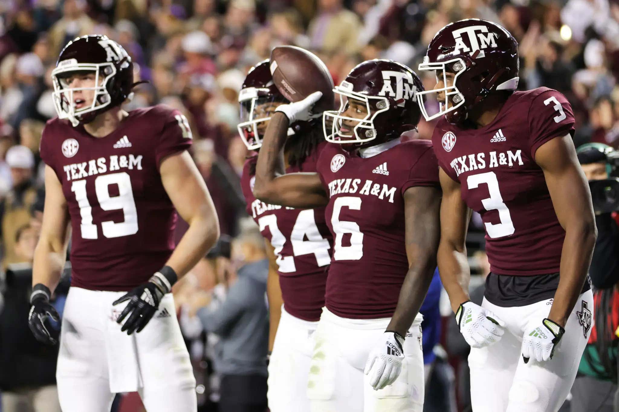 Raise The Banner: Texas A&M's DL Wants Everyone To Know They Would Have Been 10-2 Last Year ... If They, You Know, Didn't Lose 5 Other Games