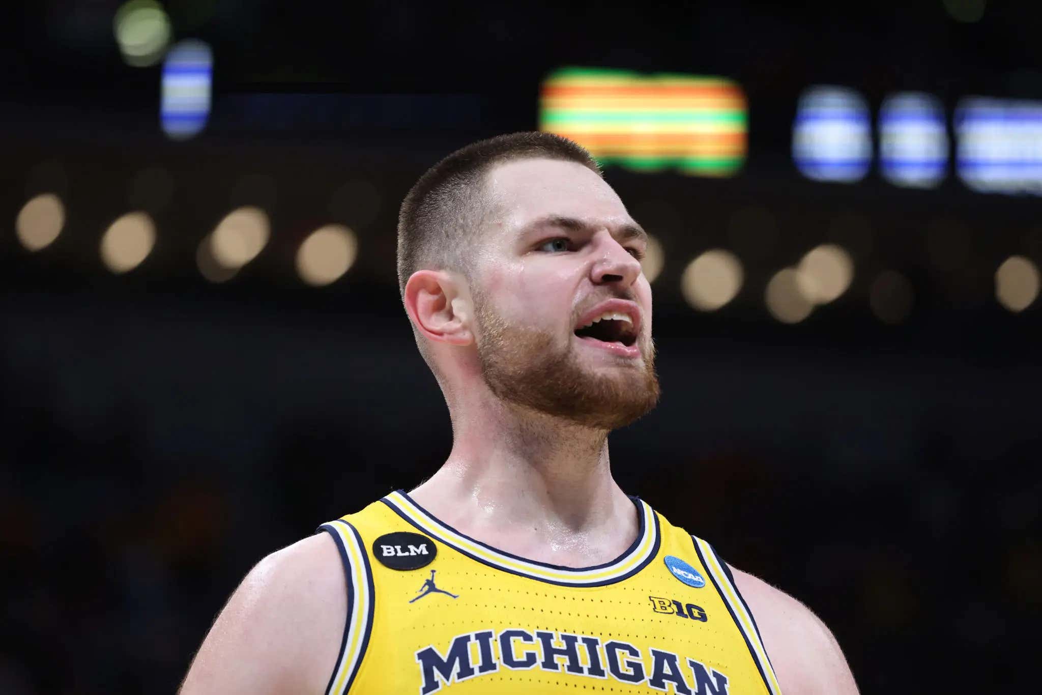 Hunter Dickinson Announces He Is Coming Back To Michigan For His Junior Year