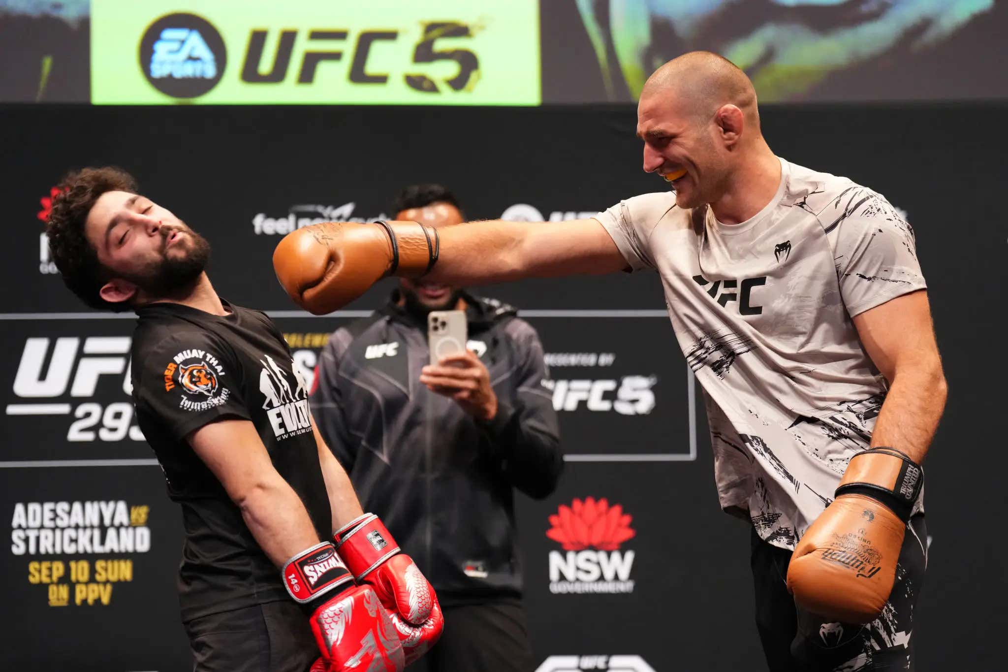 Sean Strickland Is Beating Up UFC Fans Before He Fights Stylebender On Saturday