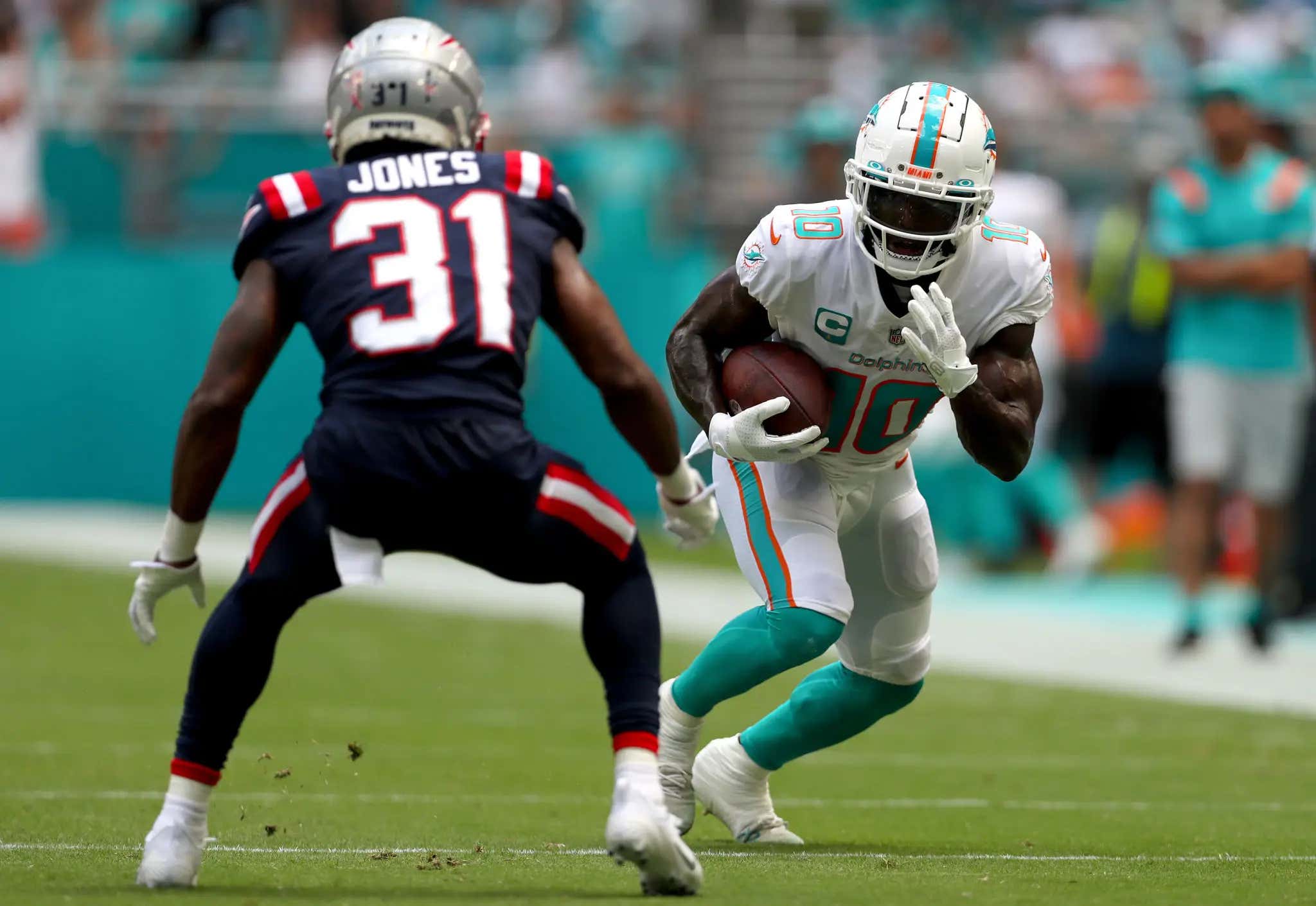 Randy Moss Has a Warning About Stopping Tyreek Hill the Patriots Must Heed