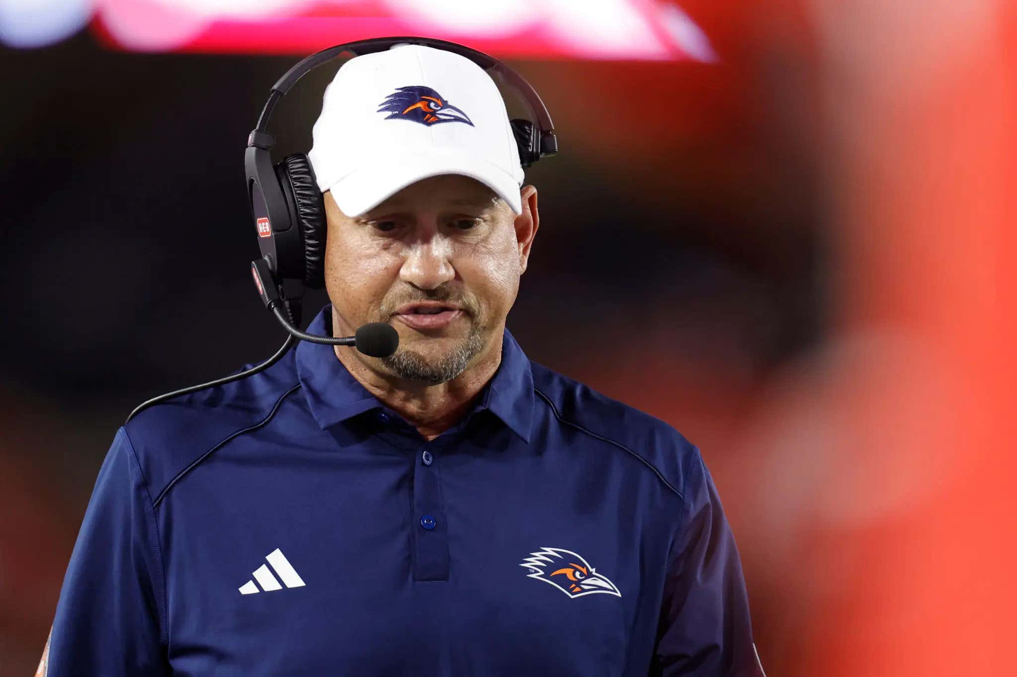 UTSA Head Coach Jeff Traylor Wishes Kickers And Punters Could Still Smoke Cigarettes And Drink Beer Like The Good Old Days