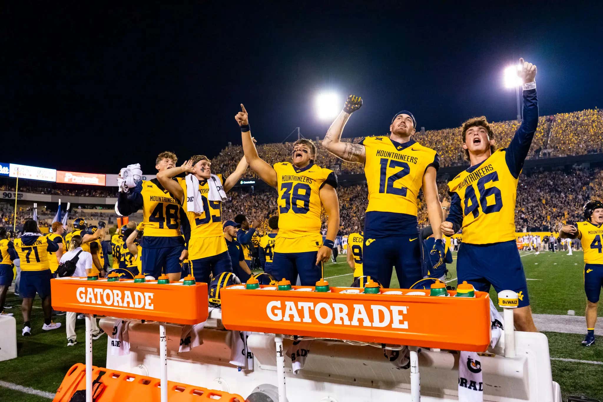The West Virginia Football Team Joining It's 60,000 Fans To Sing "EAT SHIT PITT" Together Was Truly Beautiful