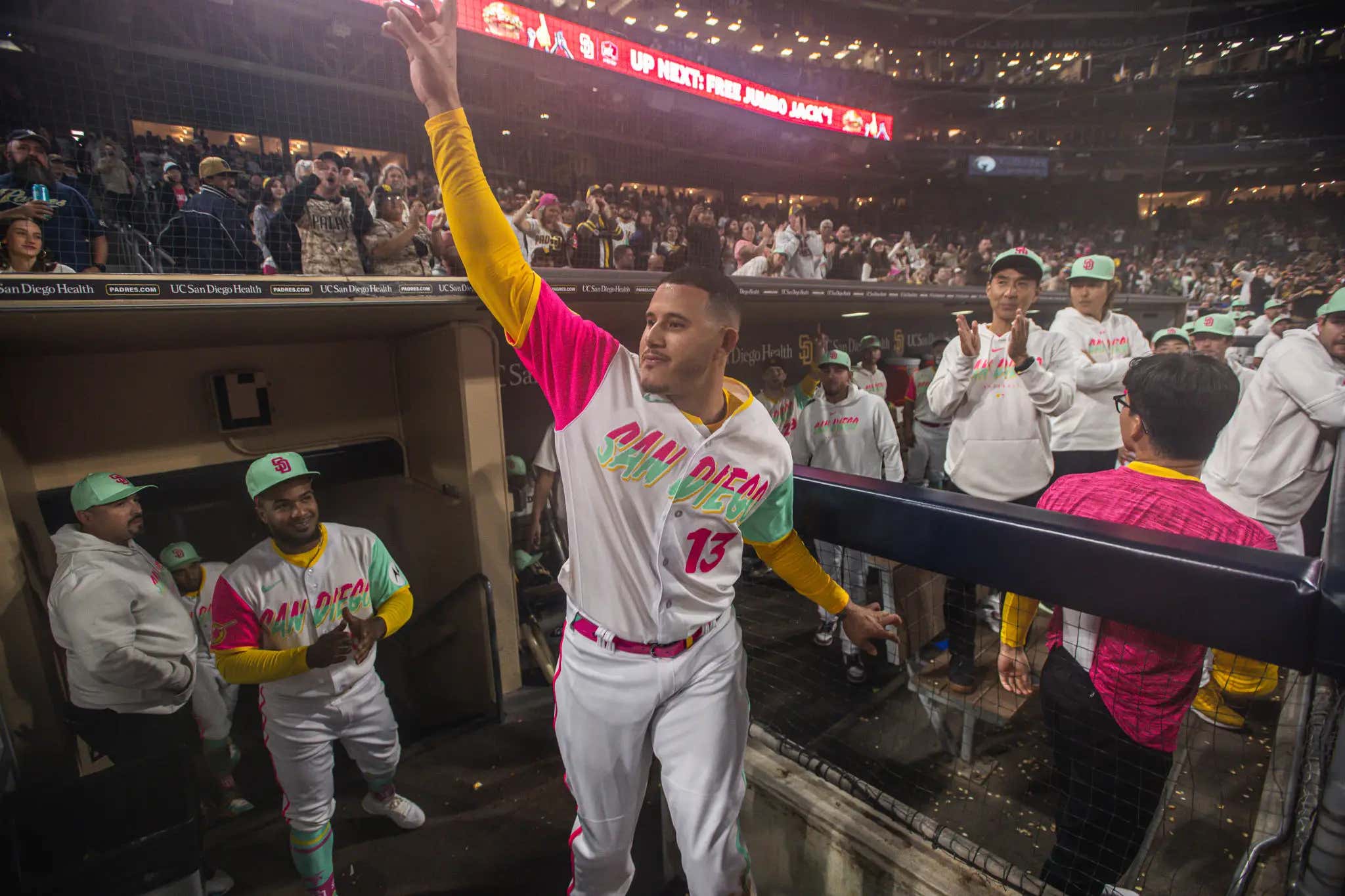 "LET'S FUCKING GO SAN DIEGO!!!" - Manny Machado Ends His Interview With An F-Bomb After Hitting 2 Home Runs And Leading The Padres To Their 8th Straight Win As They Simply Won't Die