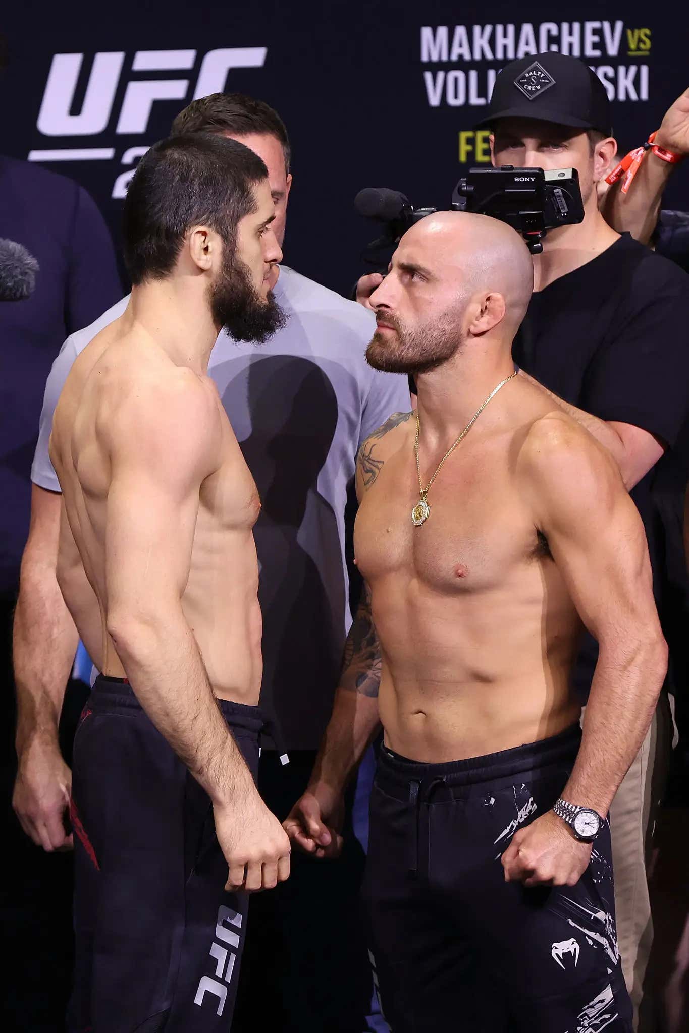 Charles Oliveira OUT, Alexander Volkanovski IN - UFC 294 Has A New Main Event Just 10 Days Out