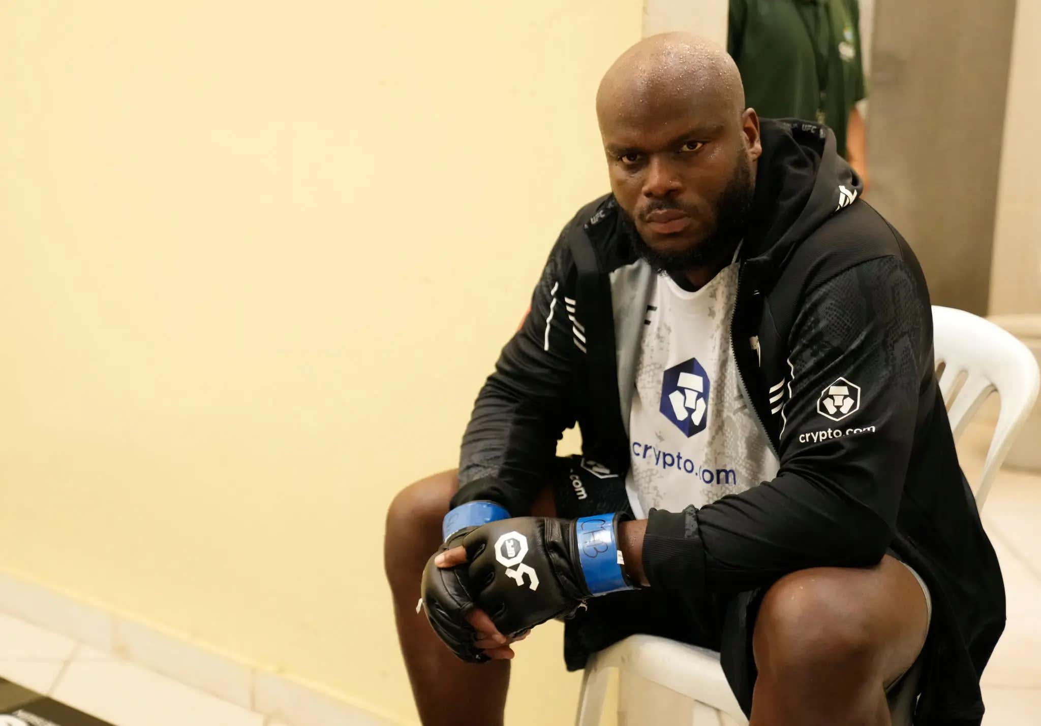 Jailton Almeida Grapplefucks Derrick Lewis For Five Straight Rounds In A Super Boring Main Event