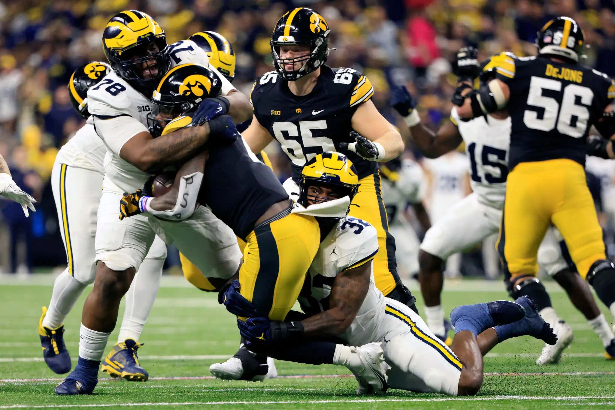 The Bar That Gave Out Free Beer Until Iowa Scored During The Big Ten Championship Is Doing It Again For The Citrus Bowl And Might Go Out Of Business At This Rate
