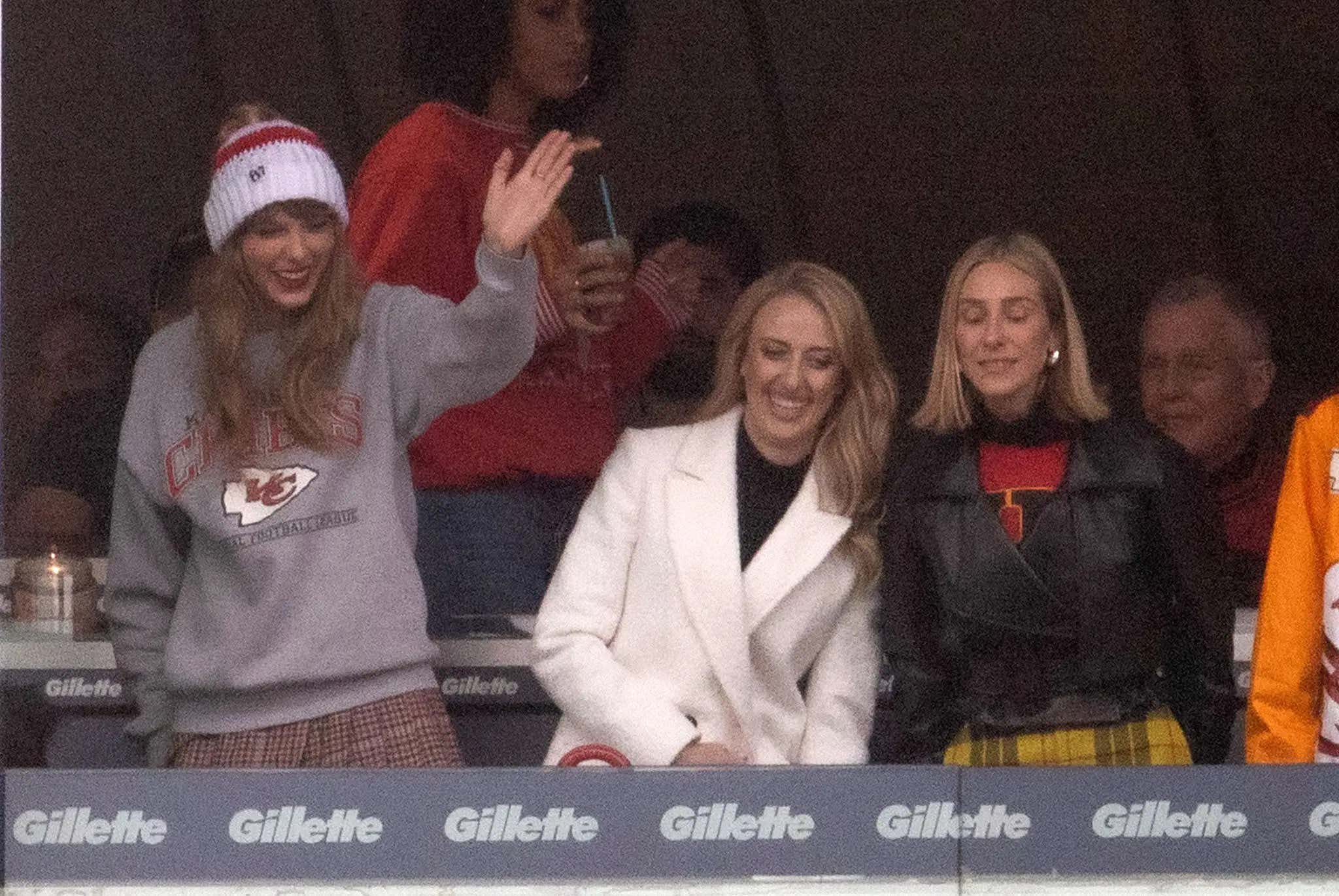 Of Course Taylor Swift Is A Good Tipper - Star Took Care Of Workers At Gillette Stadium Today, Even After Getting Booed By Pats Fans