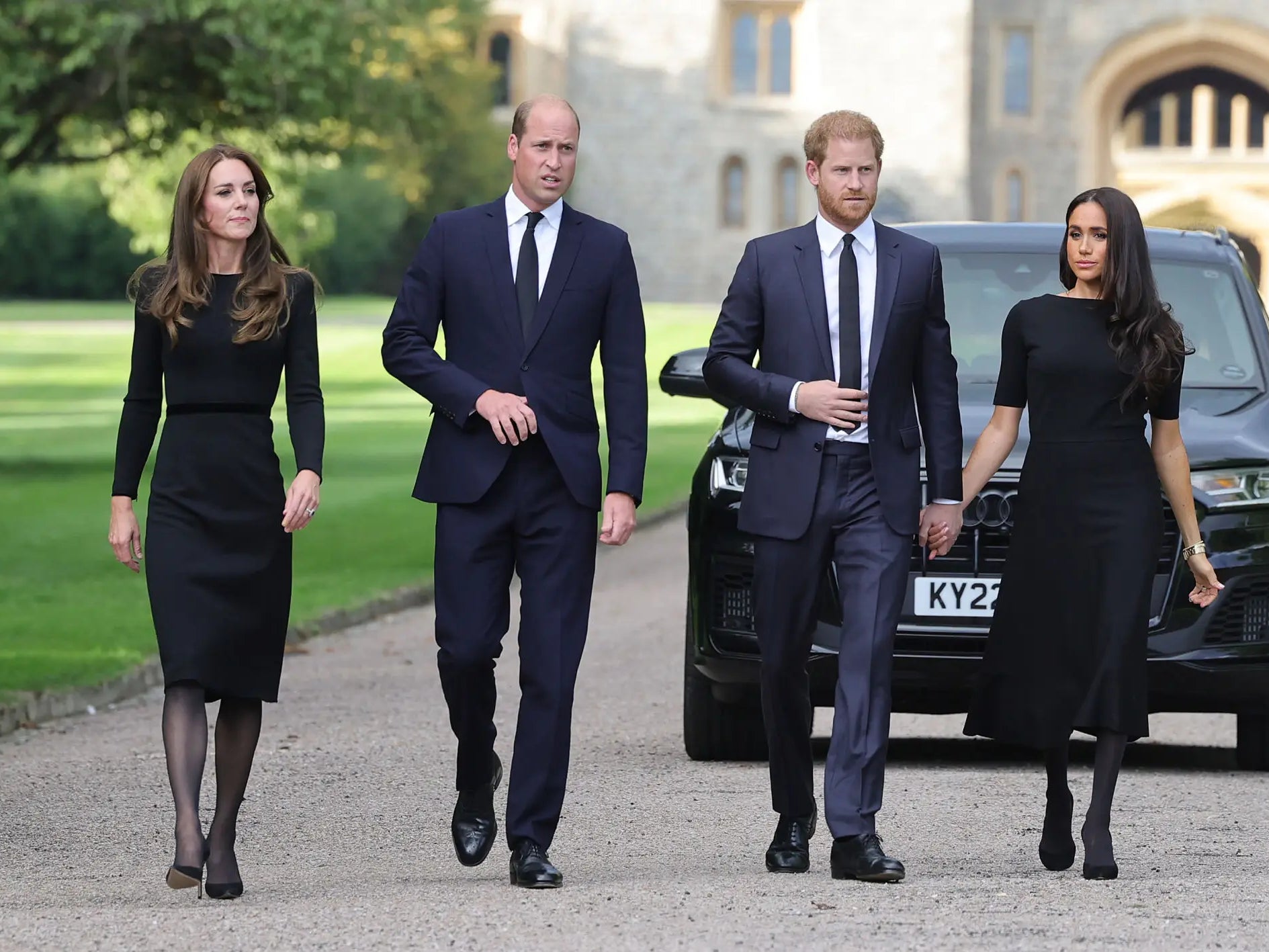 Prince William And Kate Middleton "Refuse" To Spend The Holidays With Harry And Meghan, Obviously