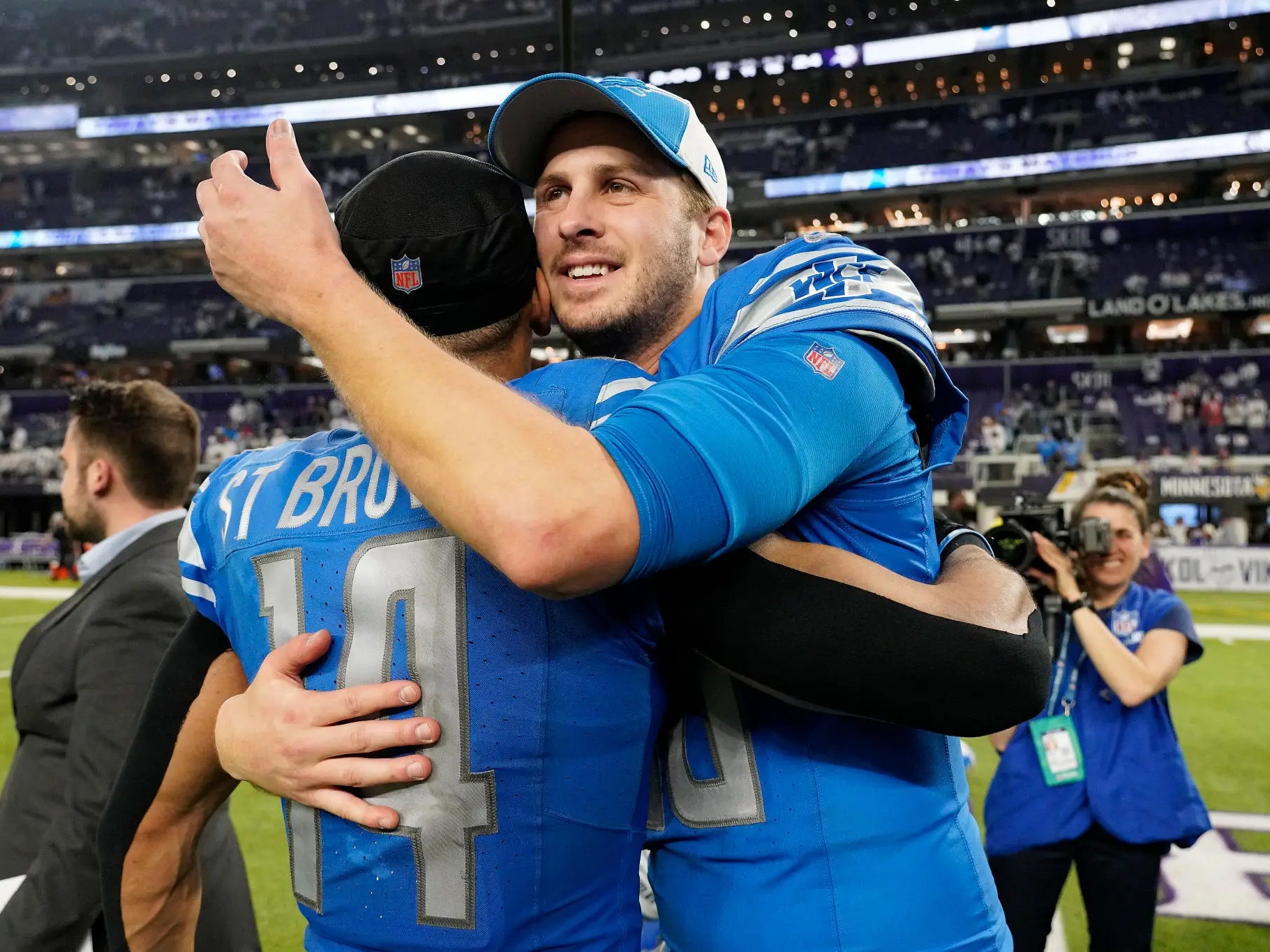 THE DETROIT LIONS HAVE WON THE NFC NORTH!