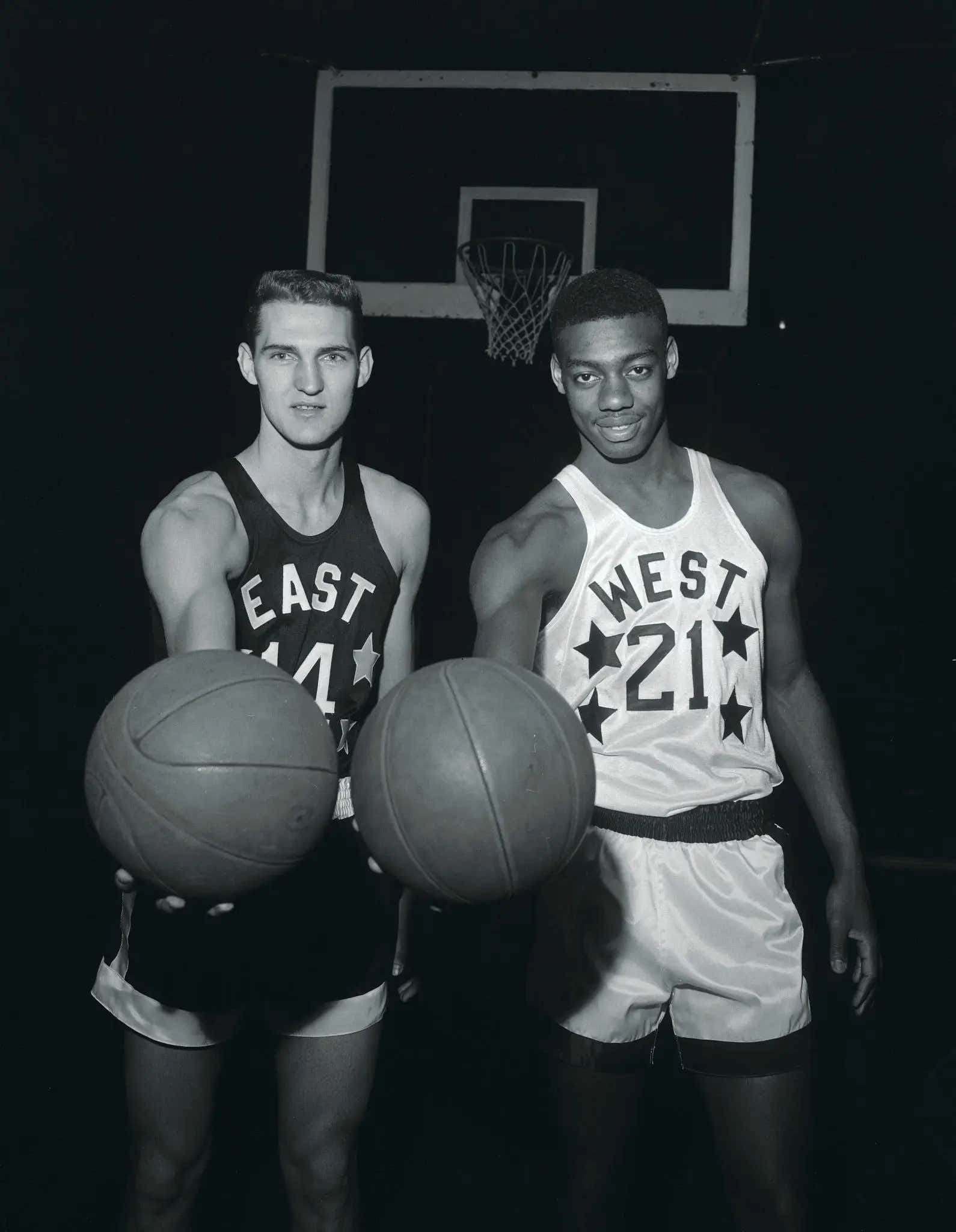 On This Date in Sports January 17, 1961: Big O Steals the Show