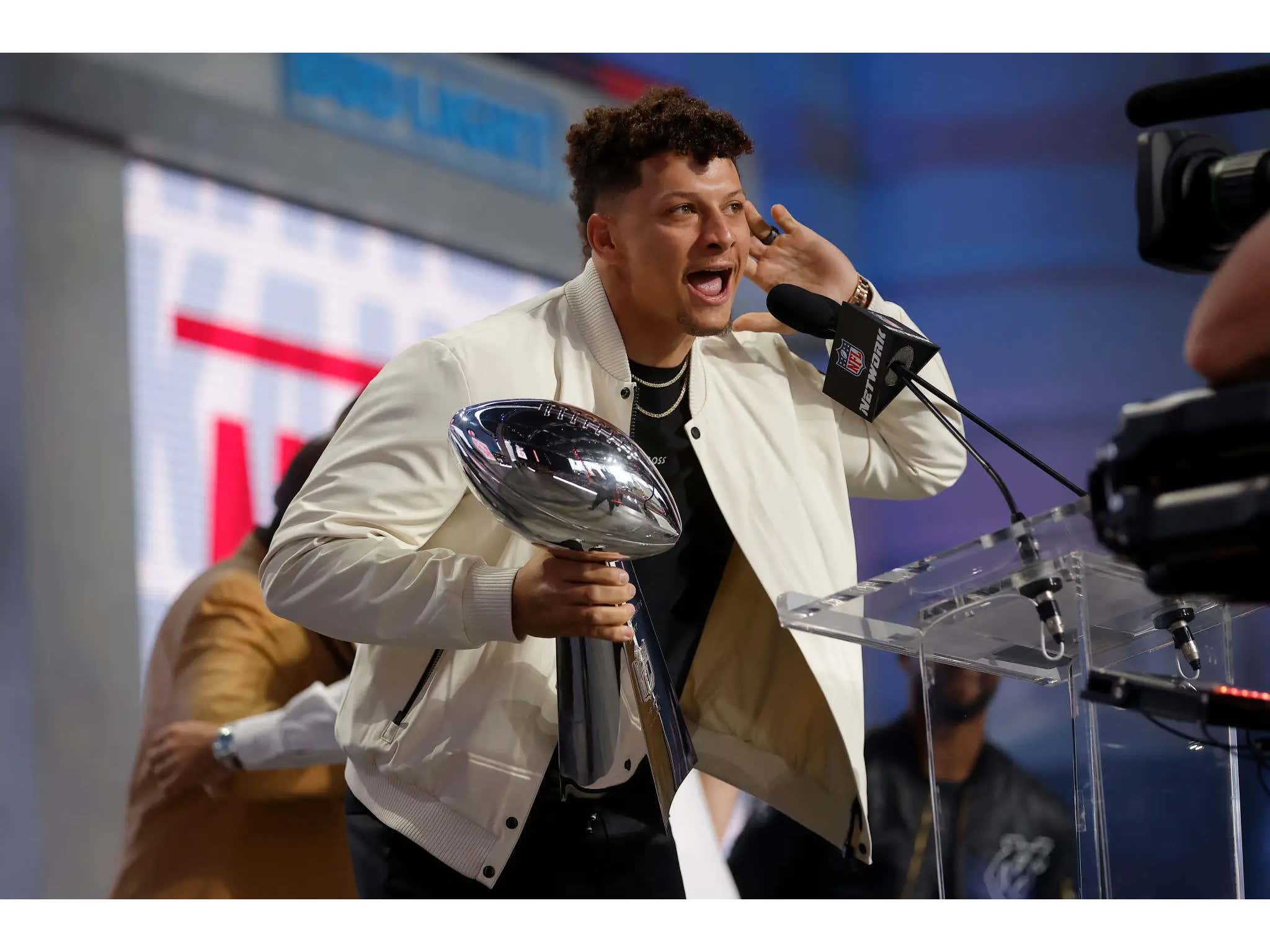 Genny Shawcross: A Barstool Personality'S Weekend Woes - bpgaumi