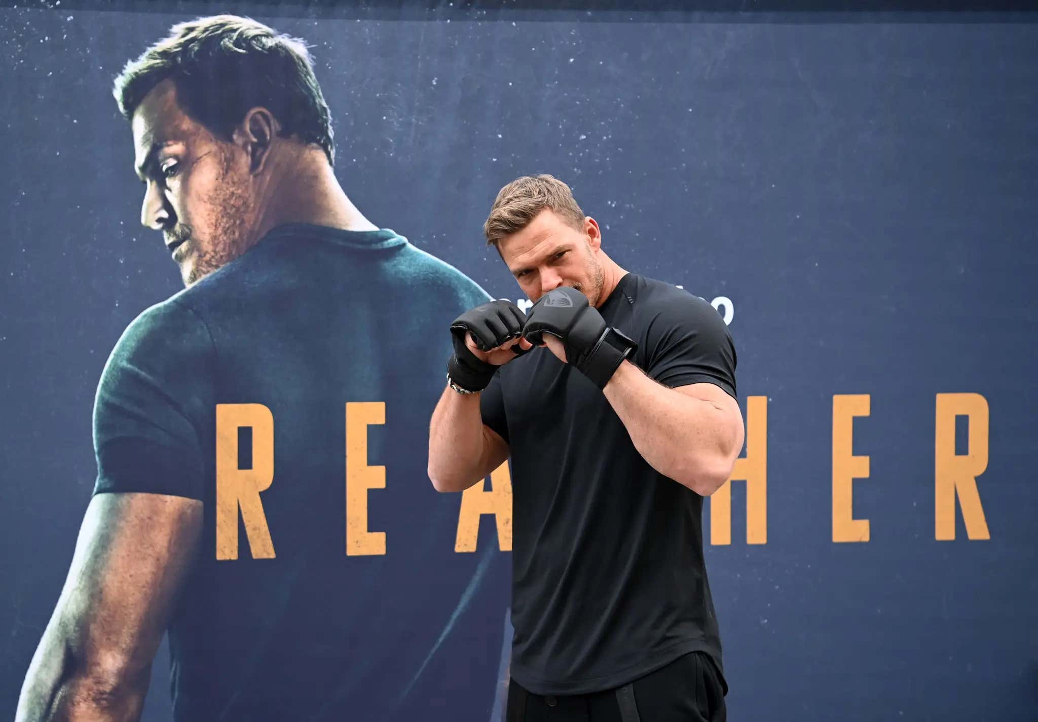 Dad TV God Alan Ritchson Tells the Women of 'The View' How He Chased Down a Real Life Perp and I'm 99% Sure They're All Pregnant Now