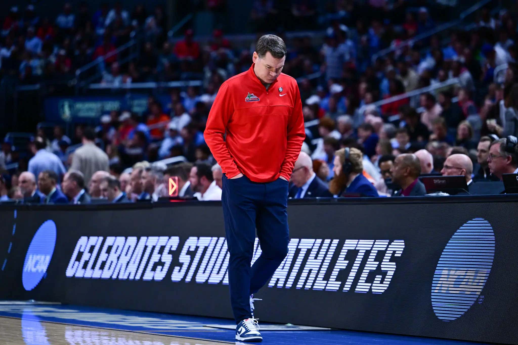 It's Time We All Start To Have A Discussion About Tommy Lloyd Being A Choke Artist In March