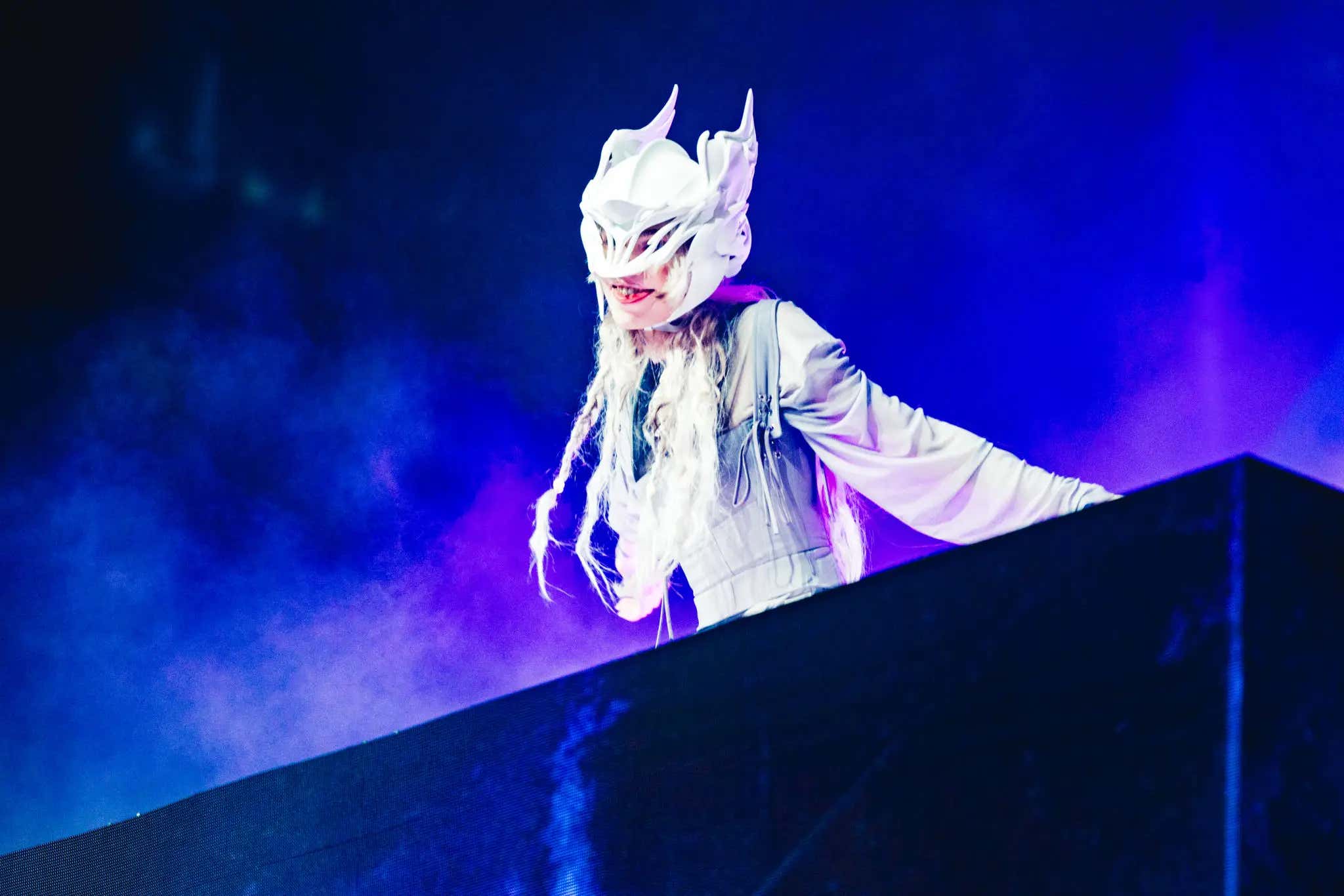 Elon Musk’s Ex Grimes Had A Humiliating Coachella Experience This Weekend When Her Pre Programmed Set Wouldn't Play Correctly And She Was Forced To Apologize To The Crowd