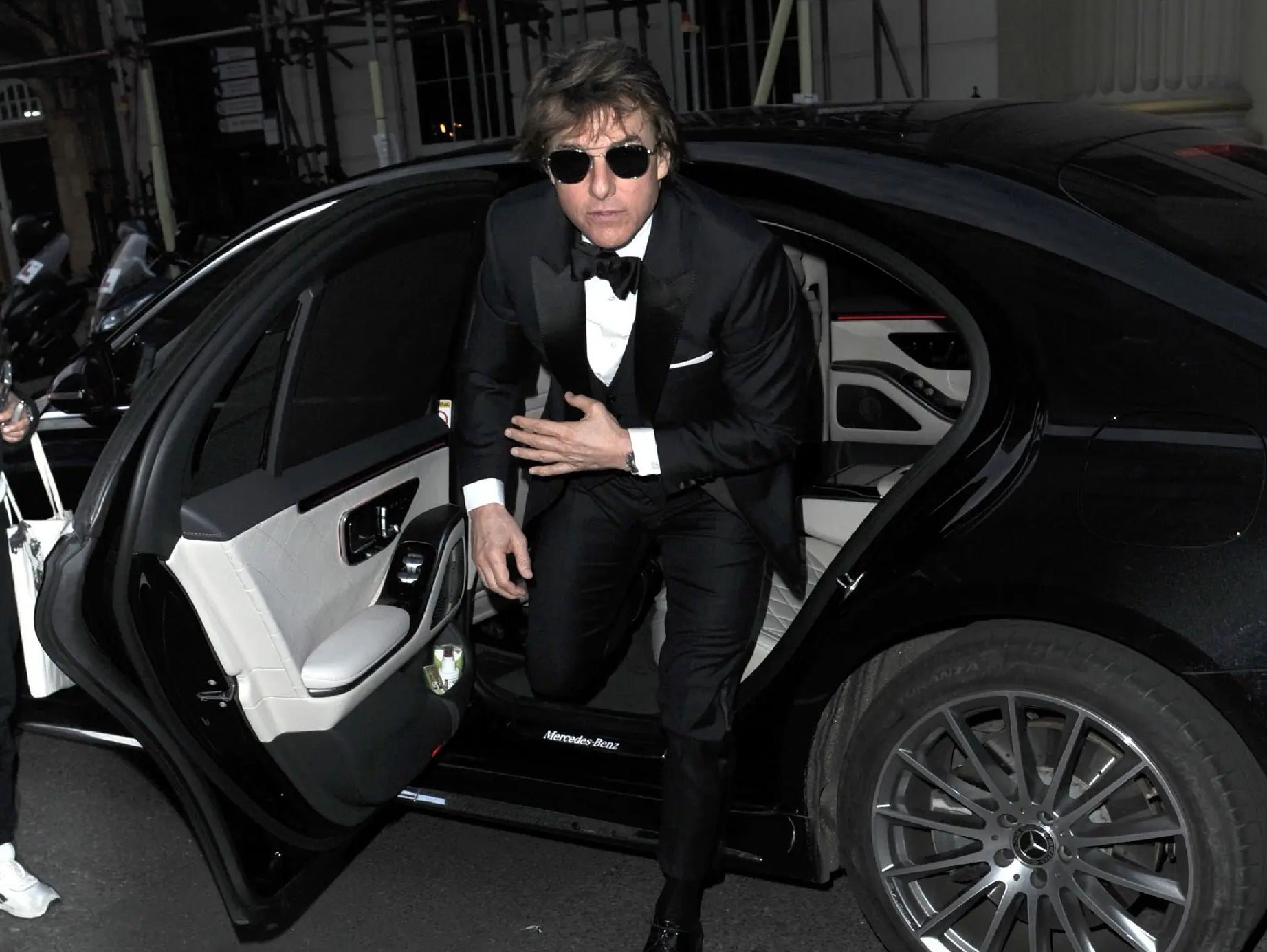 Tom Cruise Reportedly Left Everyone At Victoria Beckham's Birthday "Dumbfounded" With A Breakdancing Routine And Splits