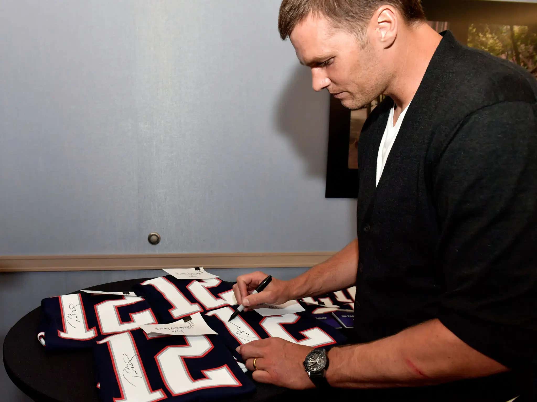 Memorabilia Collectors are Bitching About Tom Brady Halfassing the Autographs They Paid Thousands For