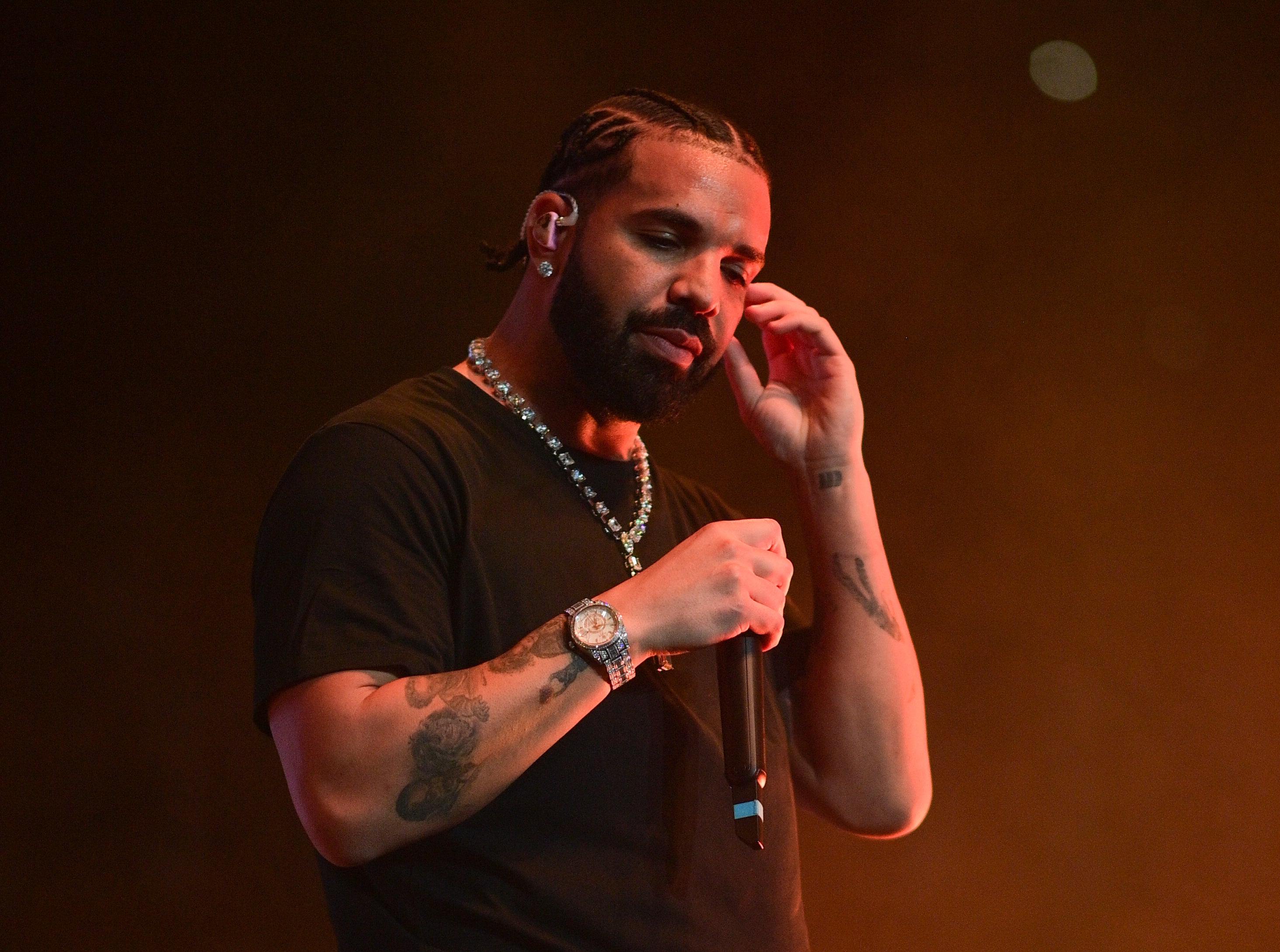 Drake Suing UMG is simultaneously the lamest but most important thing in music