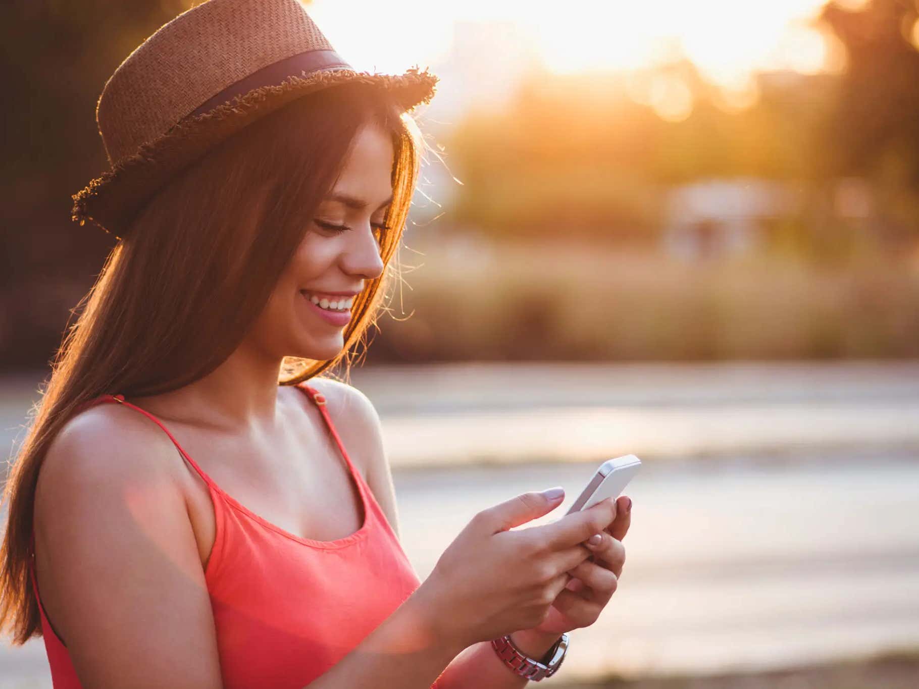 Начни писать ему как женщина, а не как девочка