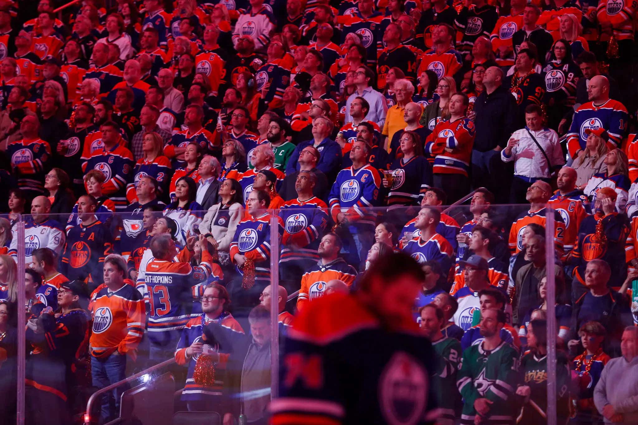 An Entire Arena Singing "O Canada" Is The Absolute Best Way To Sing The National Anthem Before Games