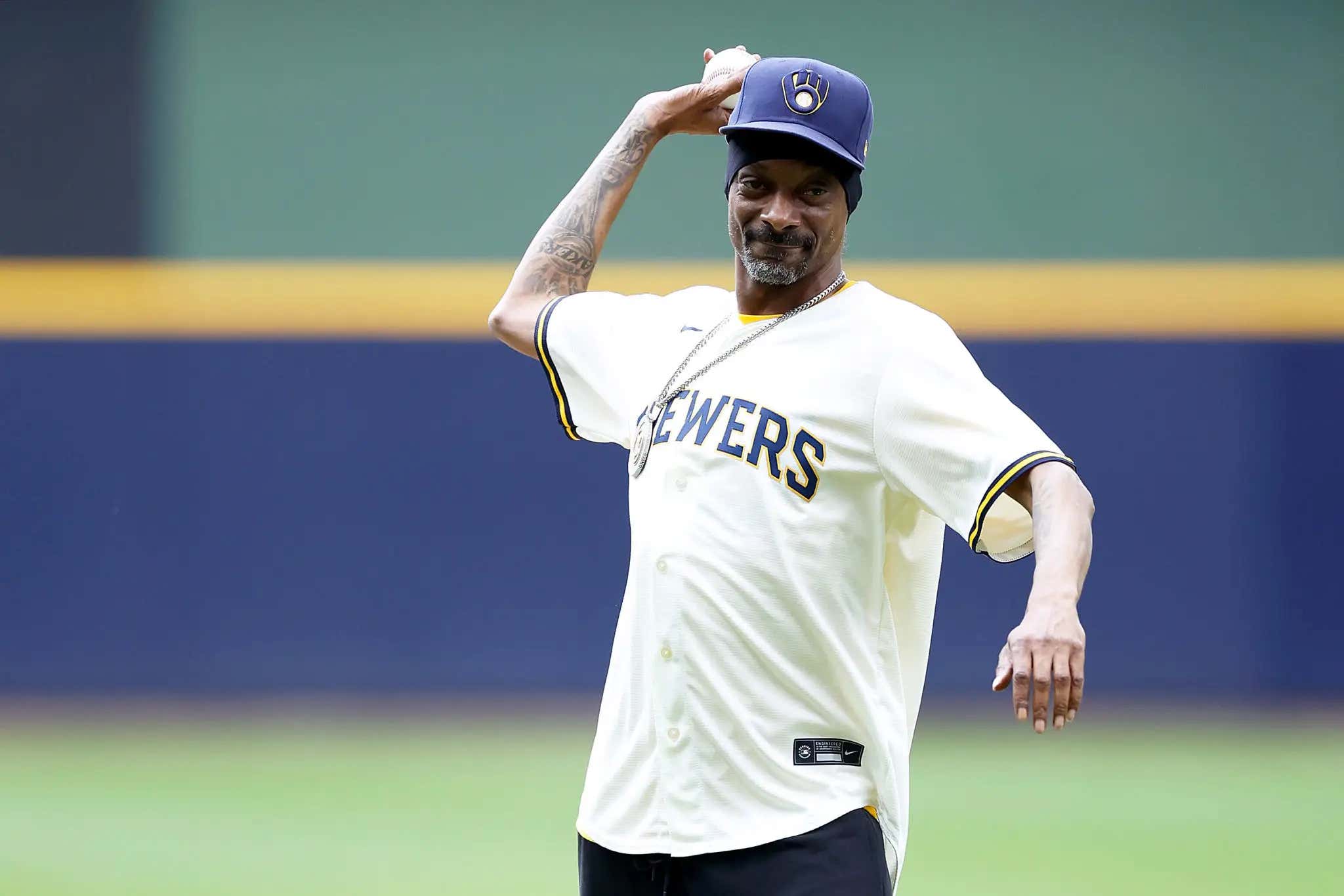 Snoop Dogg In The Broadcasters Booth Will Single-Handedly Save The Game Of Baseball