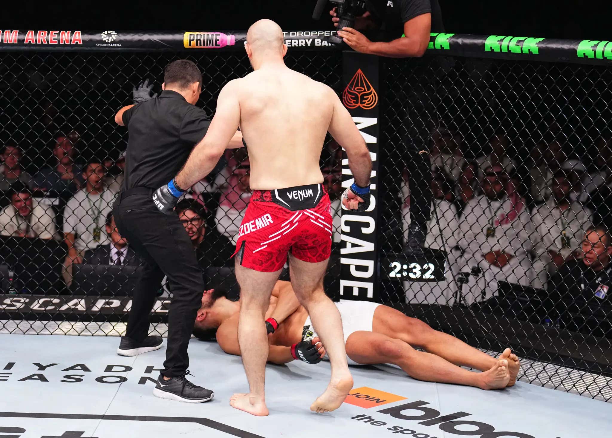 Volkan Oezdemir VICIOUSLY Puts Johnny Walker's Lights Out In Saudi Arabia