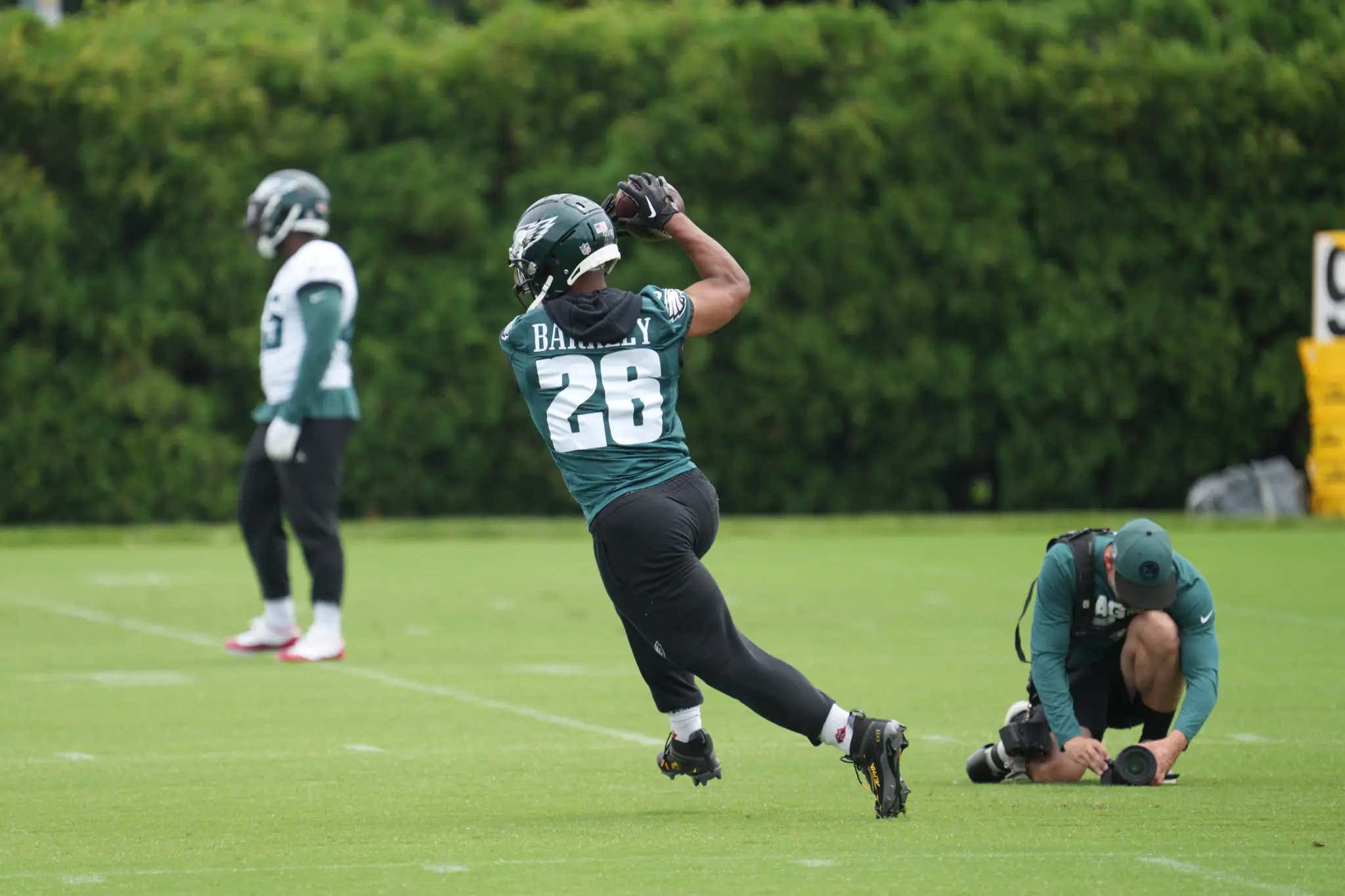 Nobody Has Ever Handed The Ball Off To Saquon Barkley Better Than Jalen Hurts Does