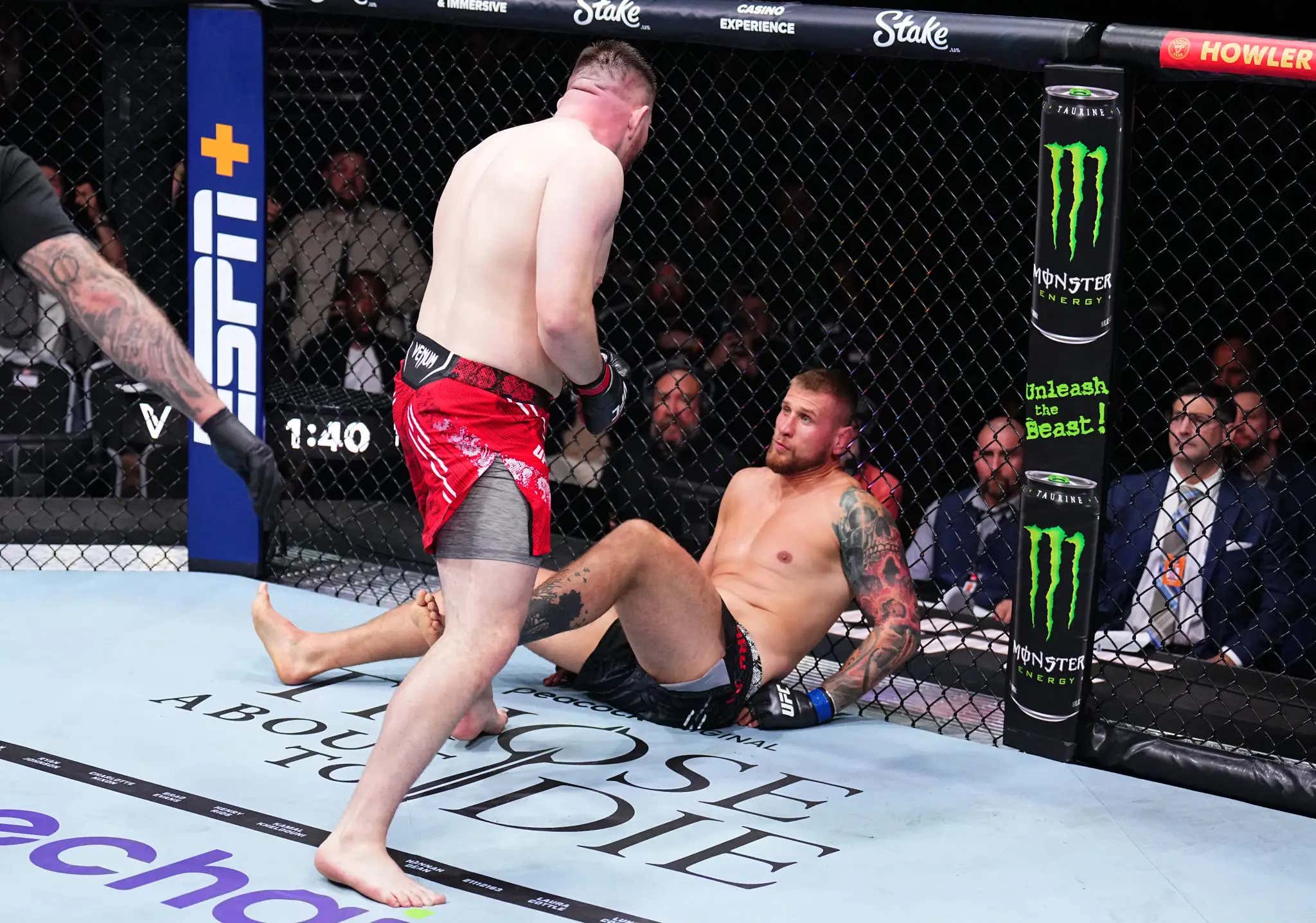 Mick Parkin Gets The Knockouts Started Early In Manchester!