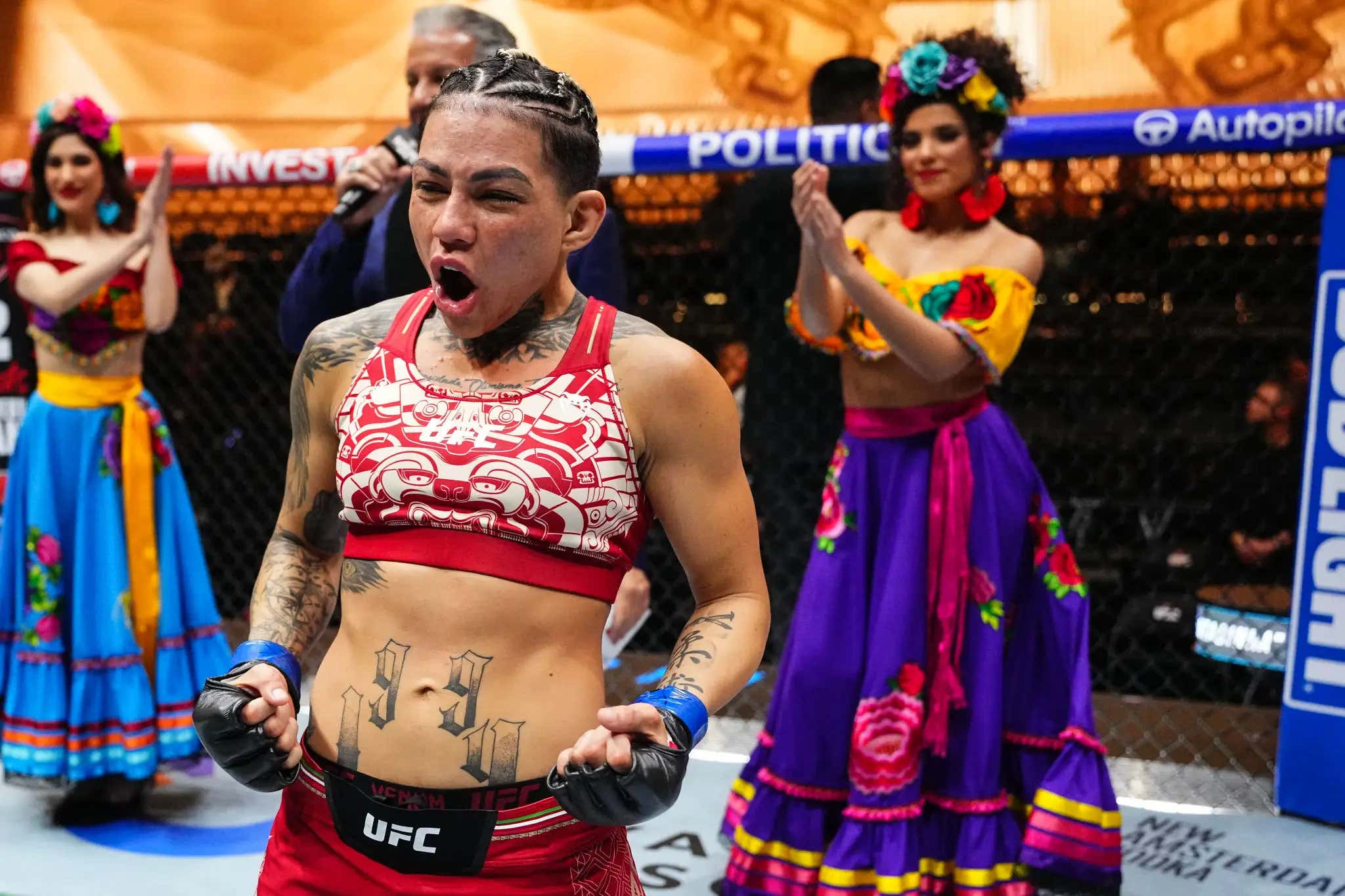 Ketlen Souza Gets The Finishes Started At UFC Noche With A BRUTAL Club And Sub