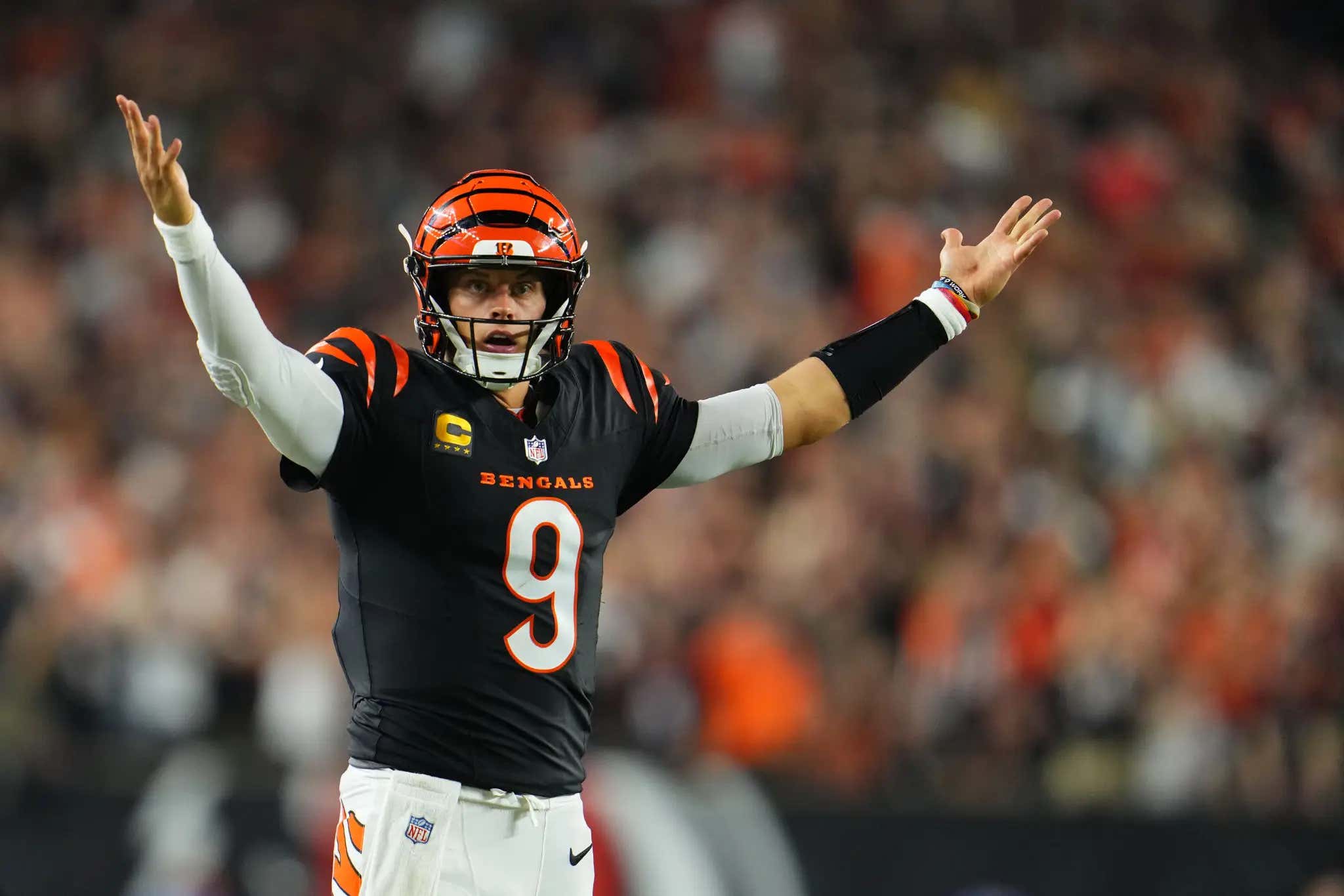 Private Meetings Between Joe Burrow And Zac Taylor, Fans Throwing Shit During Games - The Bengals Are Back To Being A Dysfunctional Franchse