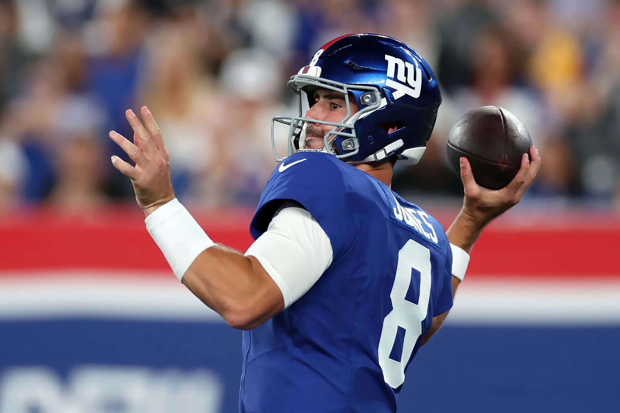 The Newest Daniel Jones Problem For The Giants - The Man Can't Throw A Ball 20 Yards In The Air, Seems Important For A Quarterback