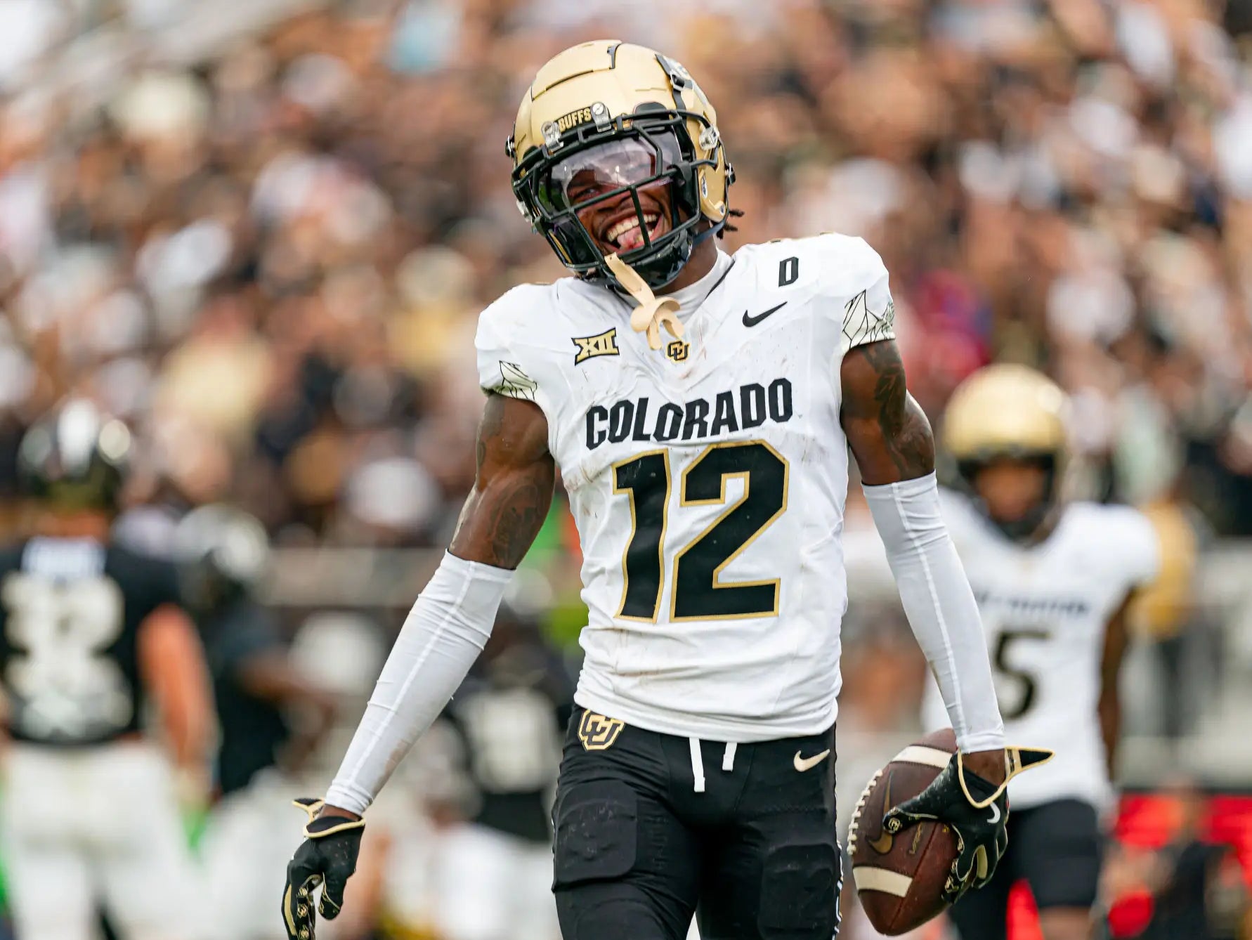 Travis Hunter Should Be the Heisman Trophy Favorite