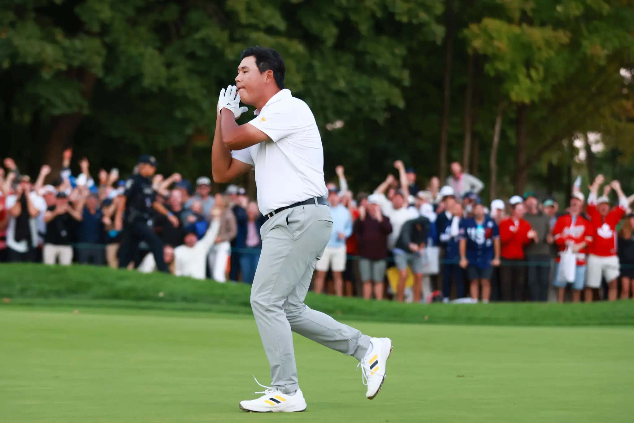 Whoops! Si Woo Kim Hits Steph's Night Night Celebration After Chipping In On 16, Misses A Putt On 18 To Lose The Final Match Of The Day
