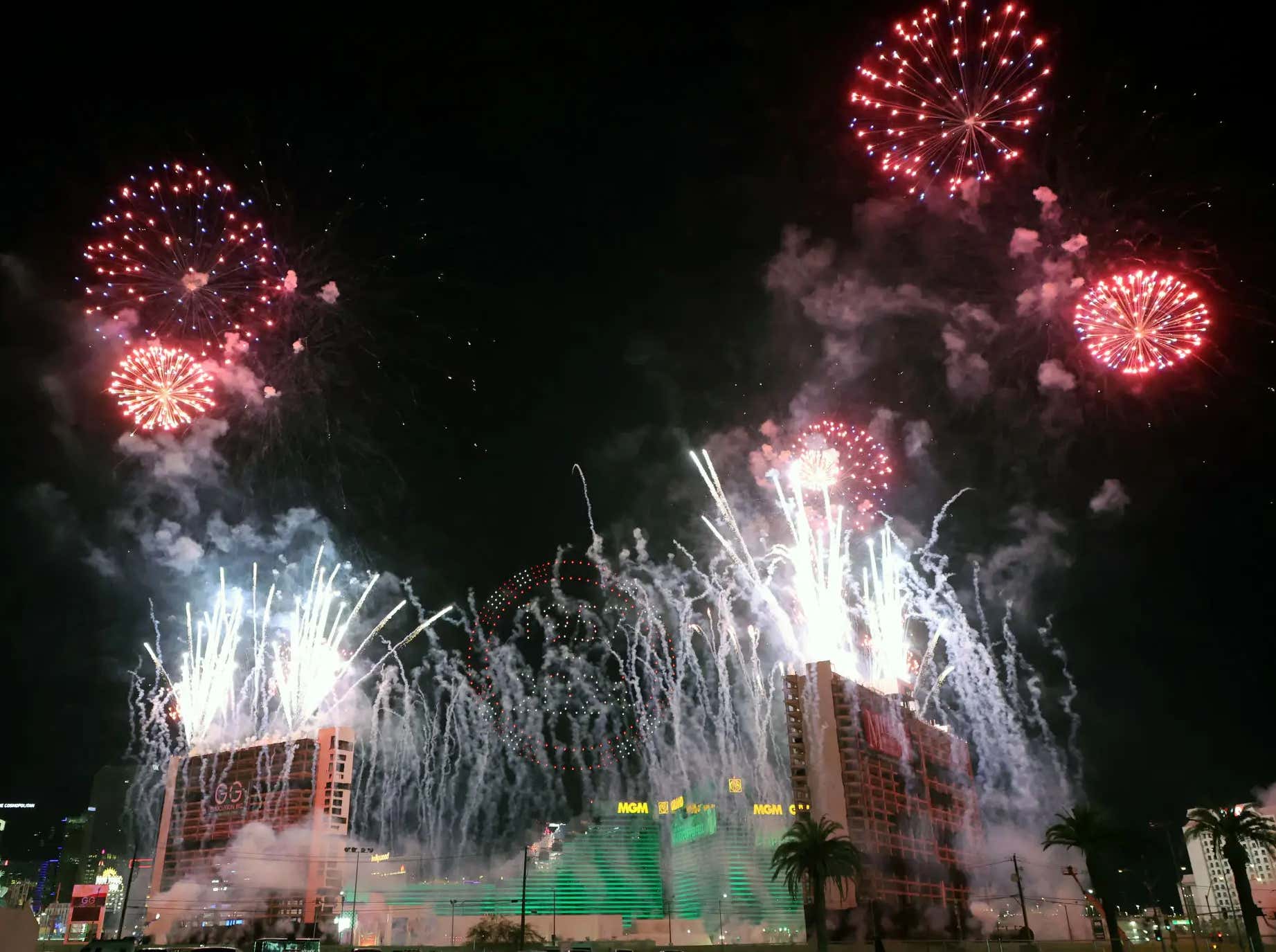 Awesome Video Vegas Held A Massive 5 Minute Firework Show Before