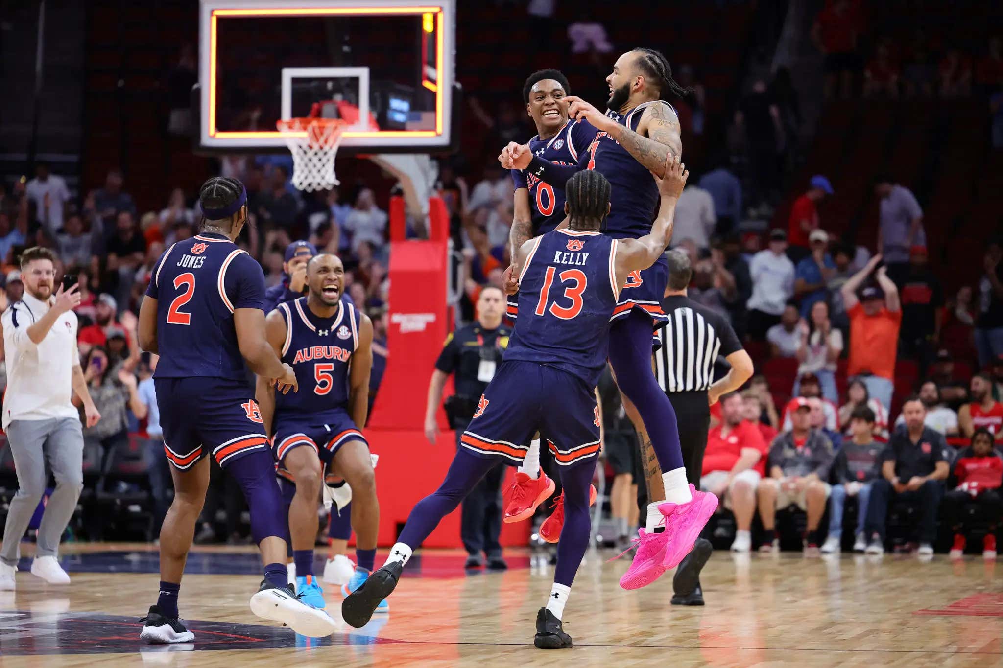 'A Bunch Of Dogs On A Plane, What'd You Expect To Happen?' - 24 Hours After Brawling On Its Flight, Auburn Basically Turned Into The Best Team In The Country