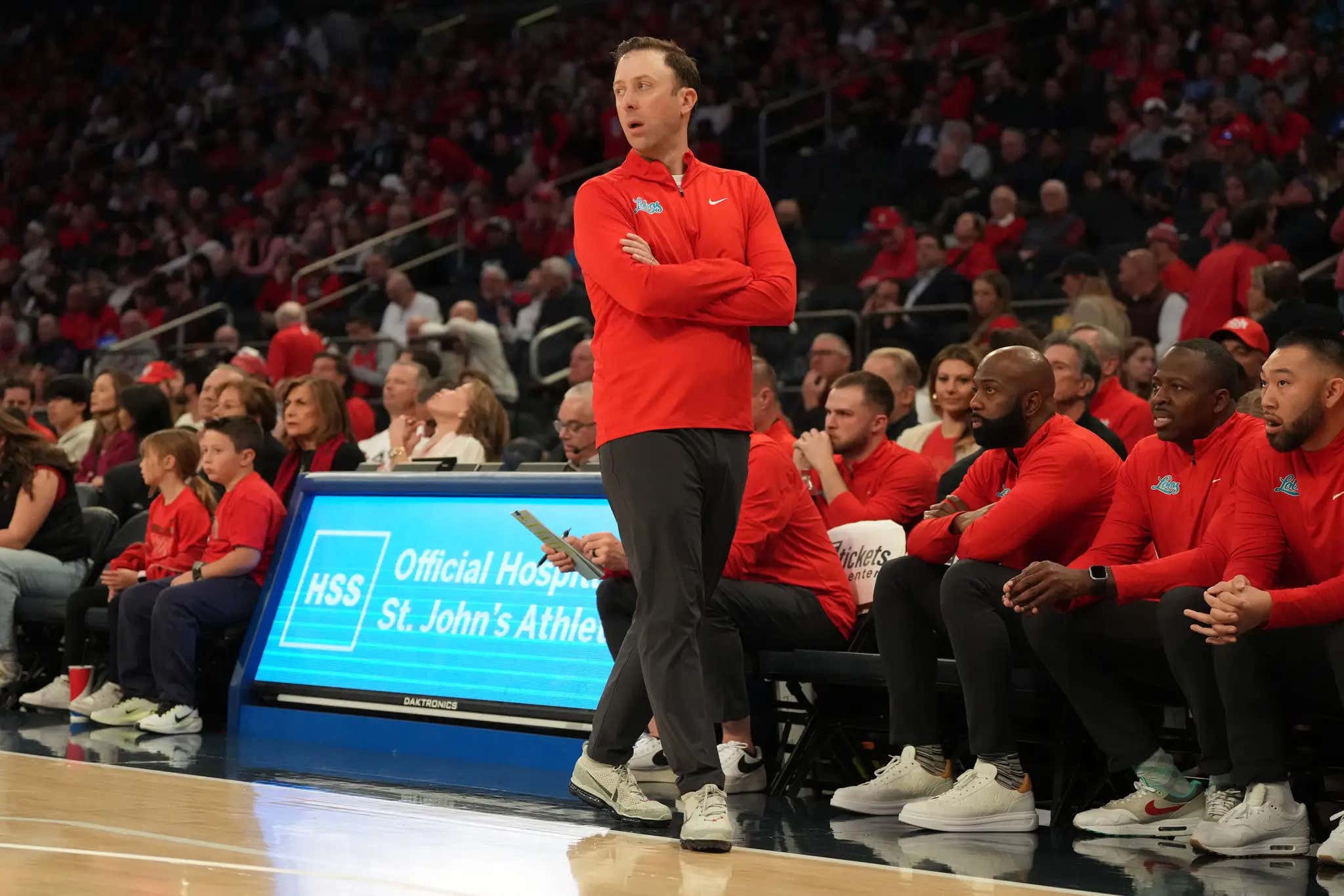 Team Bonding: A New Mexico Basketball Player Reportedly Punched His Walk-On Teammate During A Flight Over A Seat