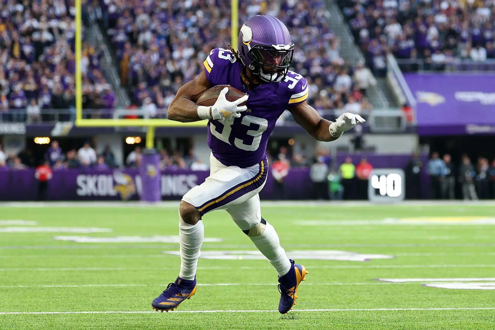 No Days Off: Aaron Jones Decided To Fix His Fumbling Problem By Carrying His Kids Around Like A Football