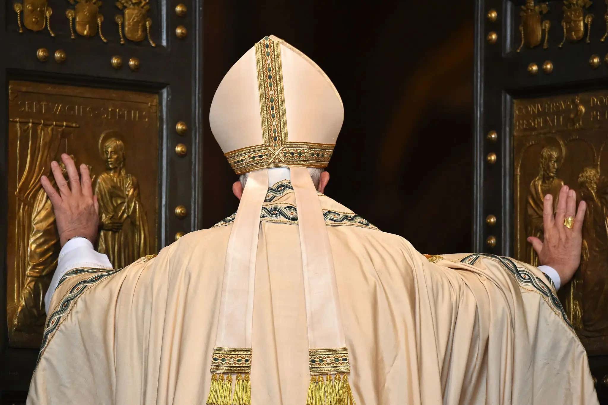 Pope Francis Will Be Opening 5 Sacred Portals For A Special Catholic Ritual On Christmas Eve