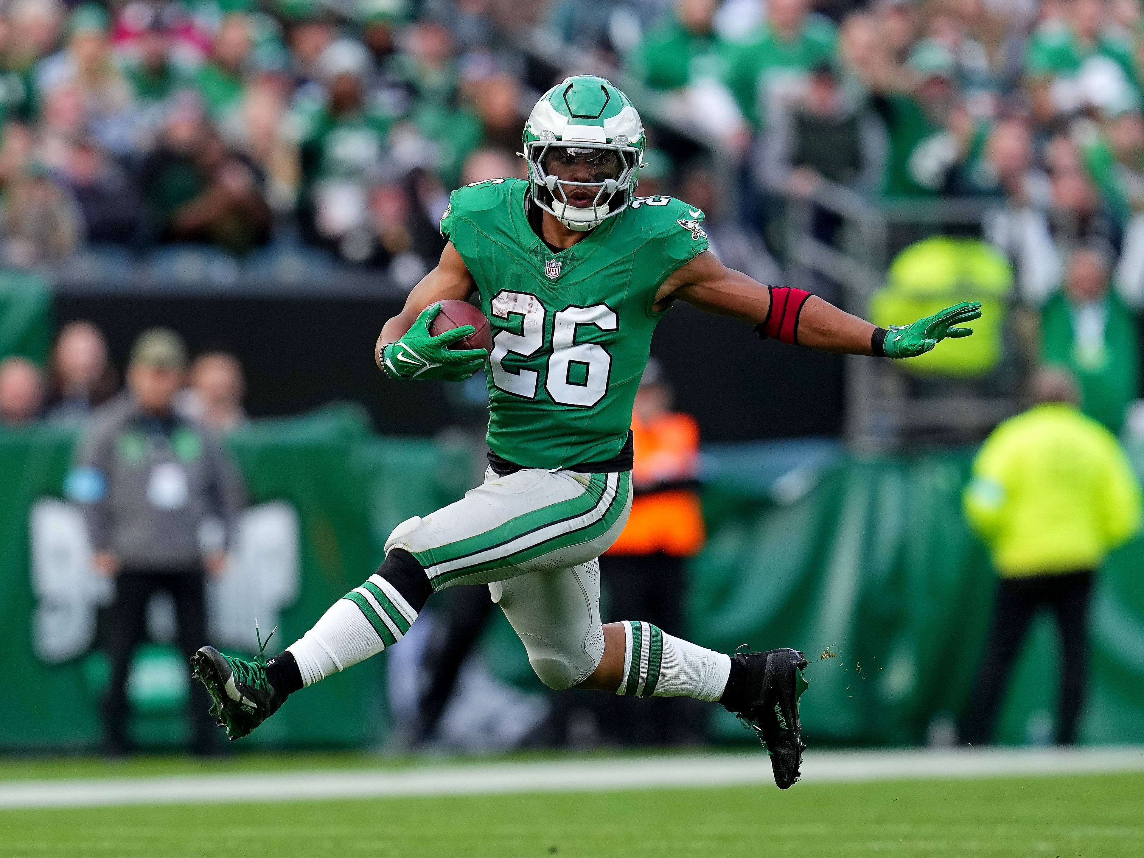 The Eagles Make Sure They Never Look Like Dipshit Idiots Who Let Saquon Barkley Walk In Free Agency, Sign Him To A Massive 2-Year Extension