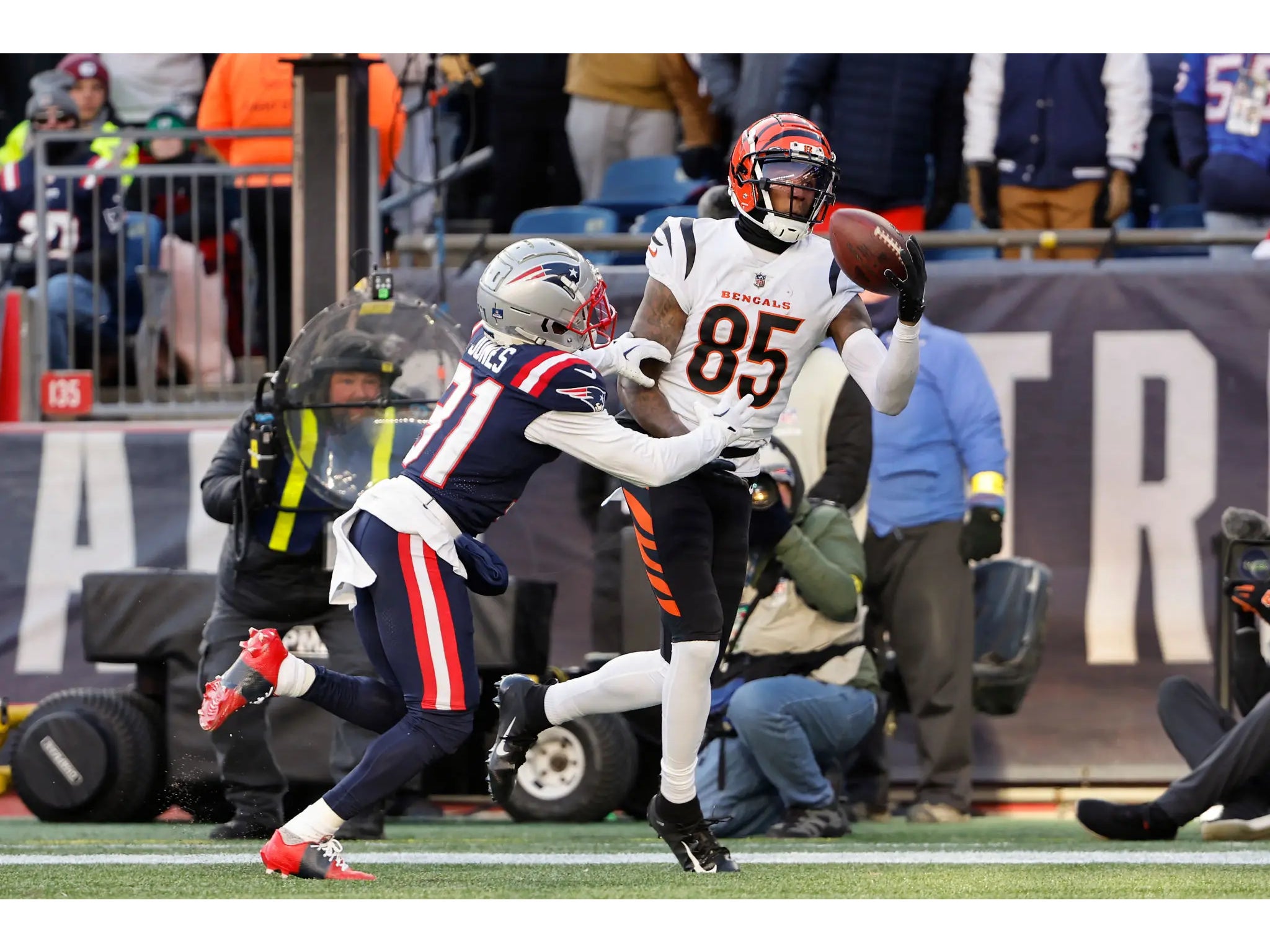 At Least One NFL GM is Convinced Tee Higgins is Signing With the Patriots