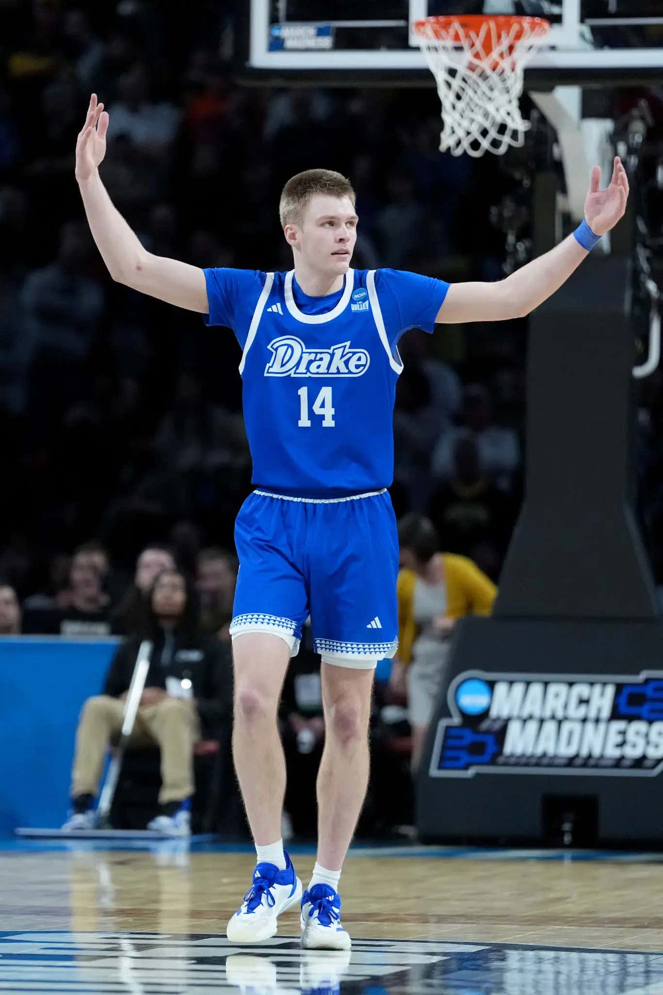 D-II Drake Continues To Be The Best Story In College Hoops - Puts On A Damn Show Upsetting Mizzou And Gets Its First NCAA Tournament Win Since 1971