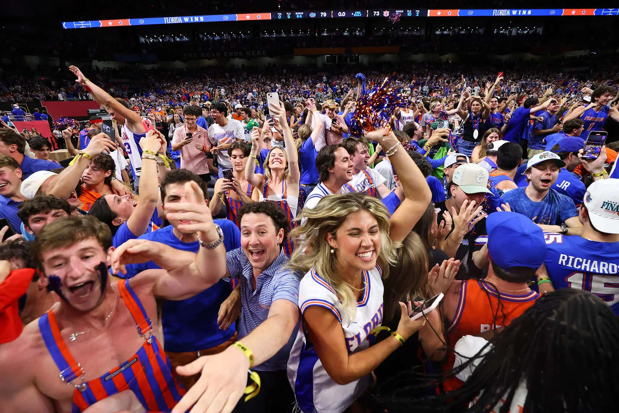 Good Luck - Florida Is Greasing The Light Poles Before Tonight's Title Game, Absolutely Zero Chance It Stops People From Going Nuts