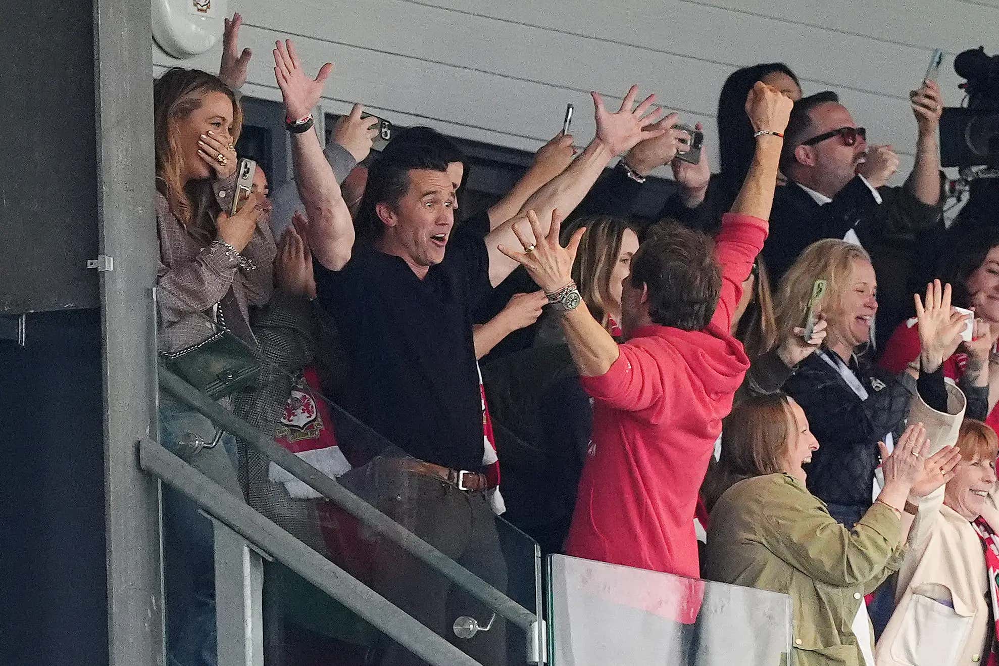 The Dumbest Controversy: Rob McElhenney Put Out A Video Defending His Decision To Legally Change His Name To Rob Mac