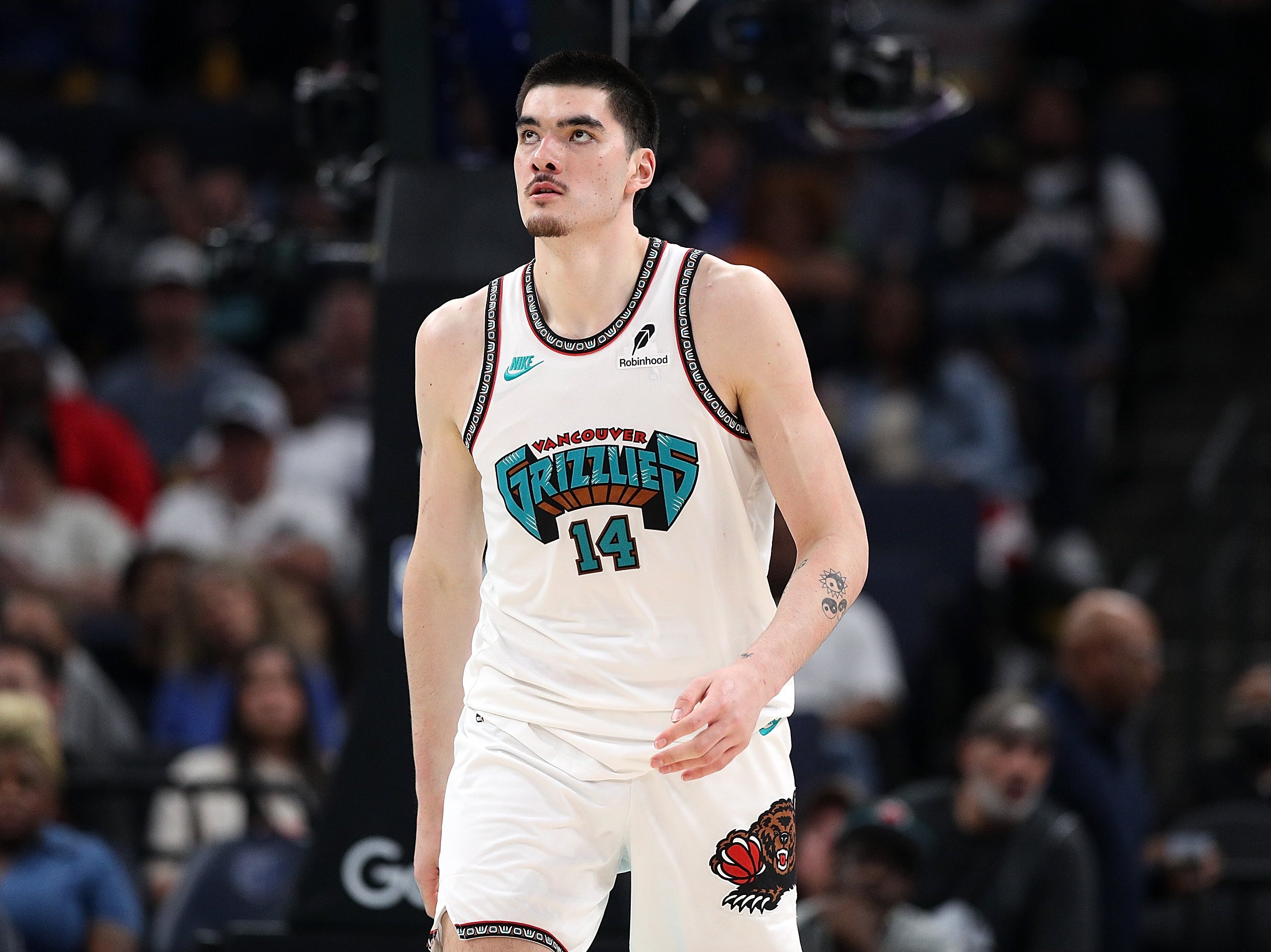 Grizzlies' Center Zach Edey (7'4" 300-Pounds) Busted For Driving 101 MPH in a KIA Sorento