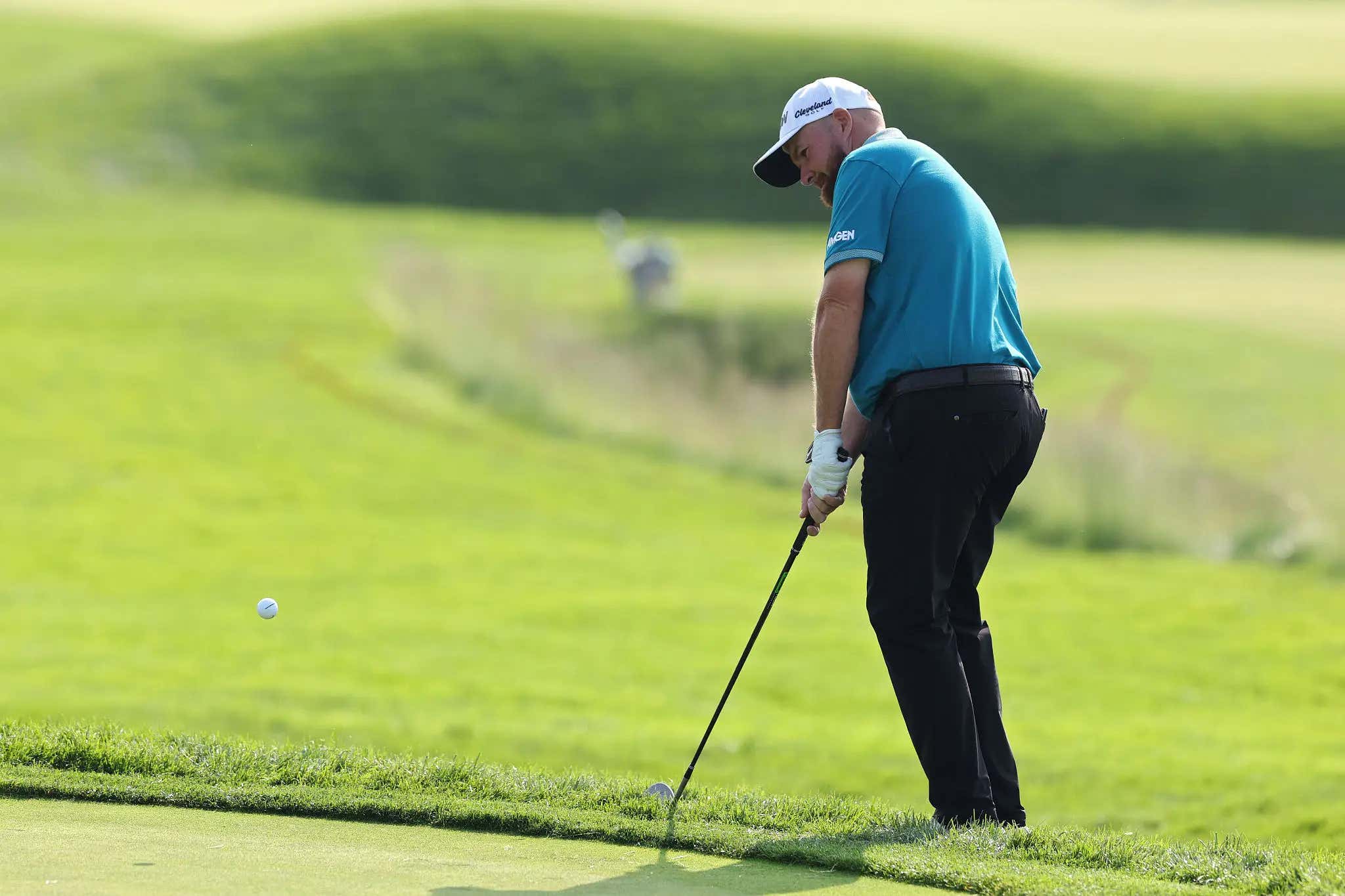Shane Lowry Is In Hell At Oakmont - Duffs A Chip Out Of The Rough, Throws A Course Mic In Disgust