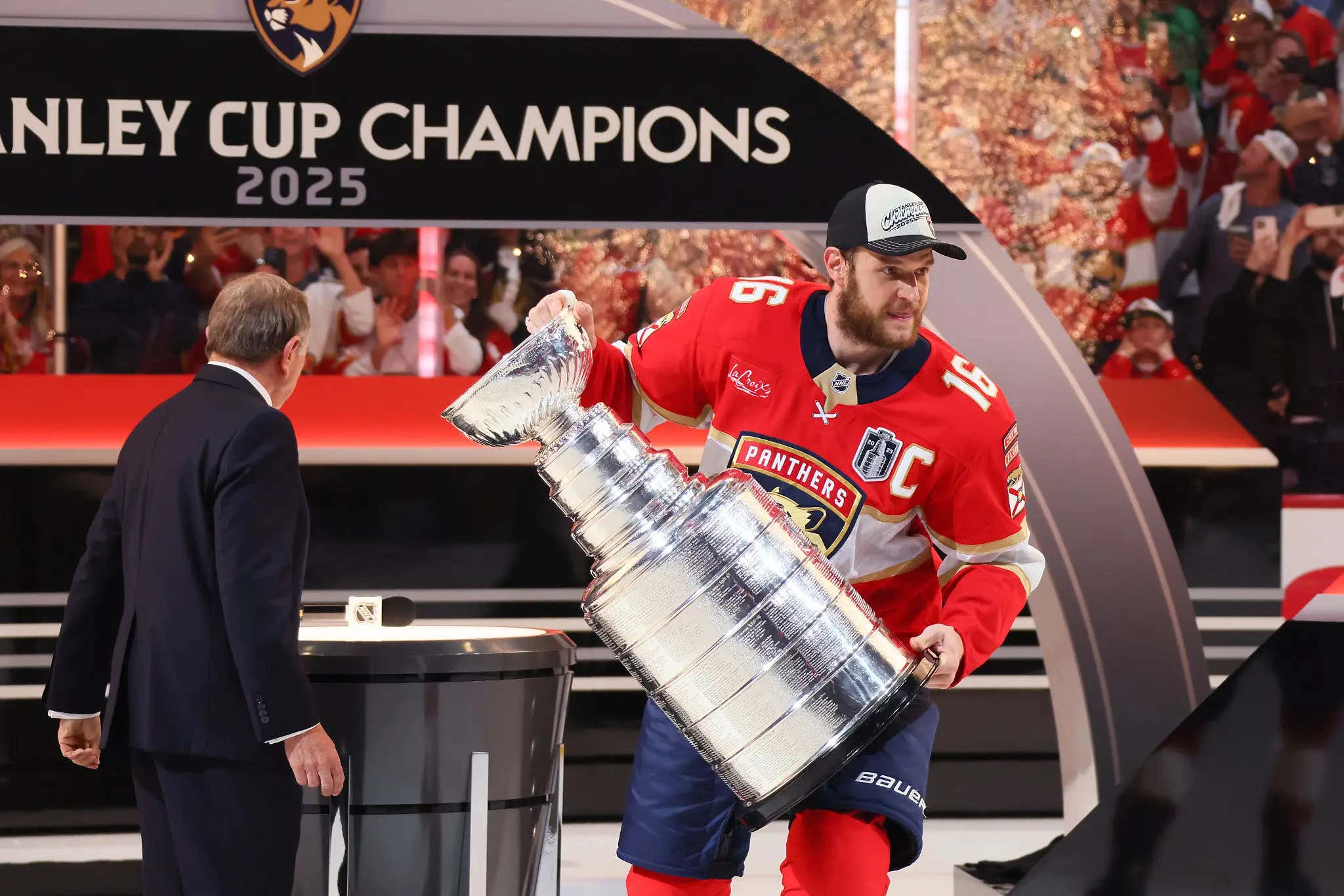 Ultimate Captain: Aleksander Barkov Went Around His Neighborhood At 5am Banging On Everyone's Front Door To Bring Them The Stanley Cup