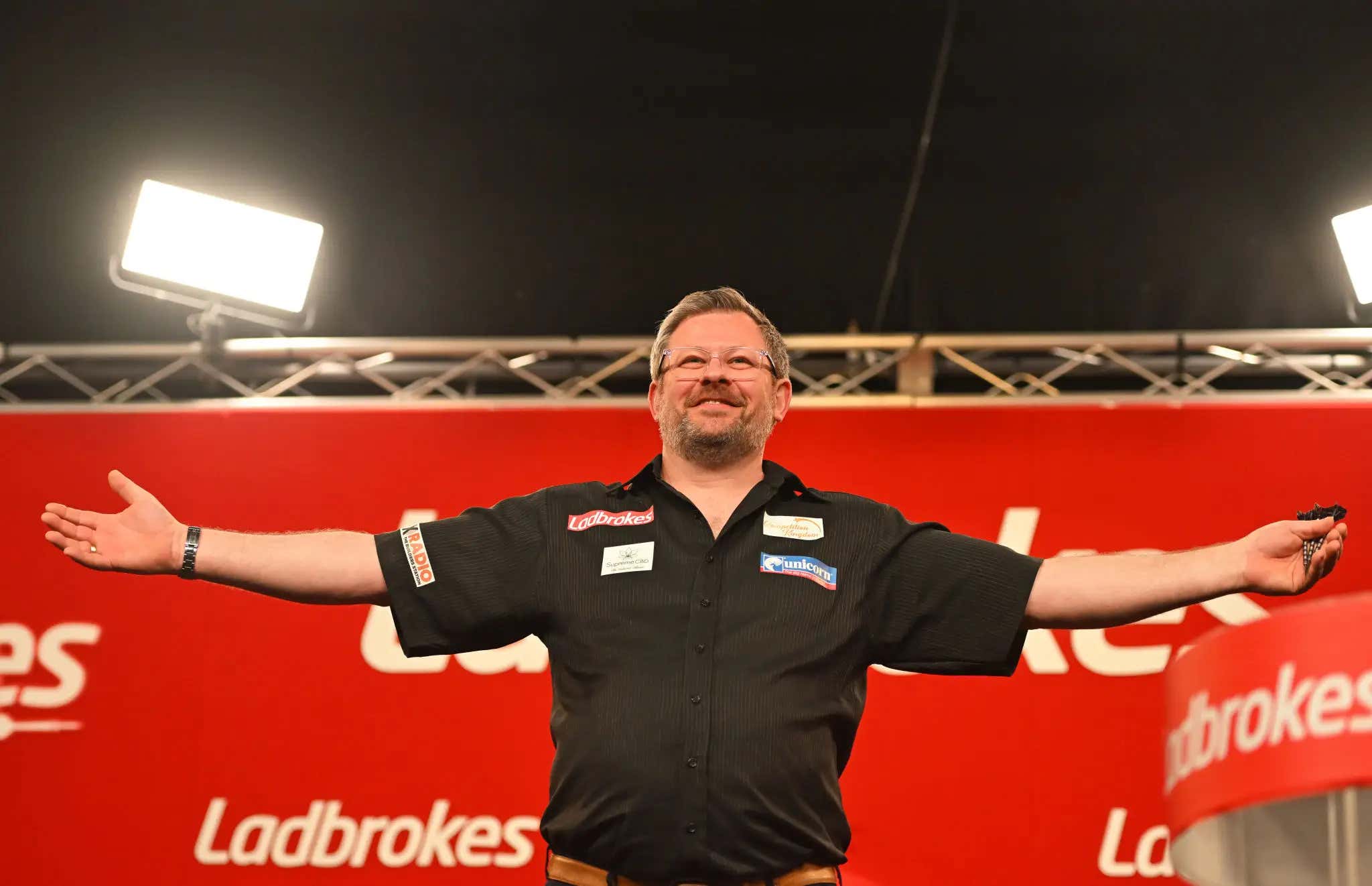Anything For A Win: Pro Darts Player Unleashed A Hellacious Fart In Front Of The Guy He's Playing, Nearly Caused A Delay Due To Smell