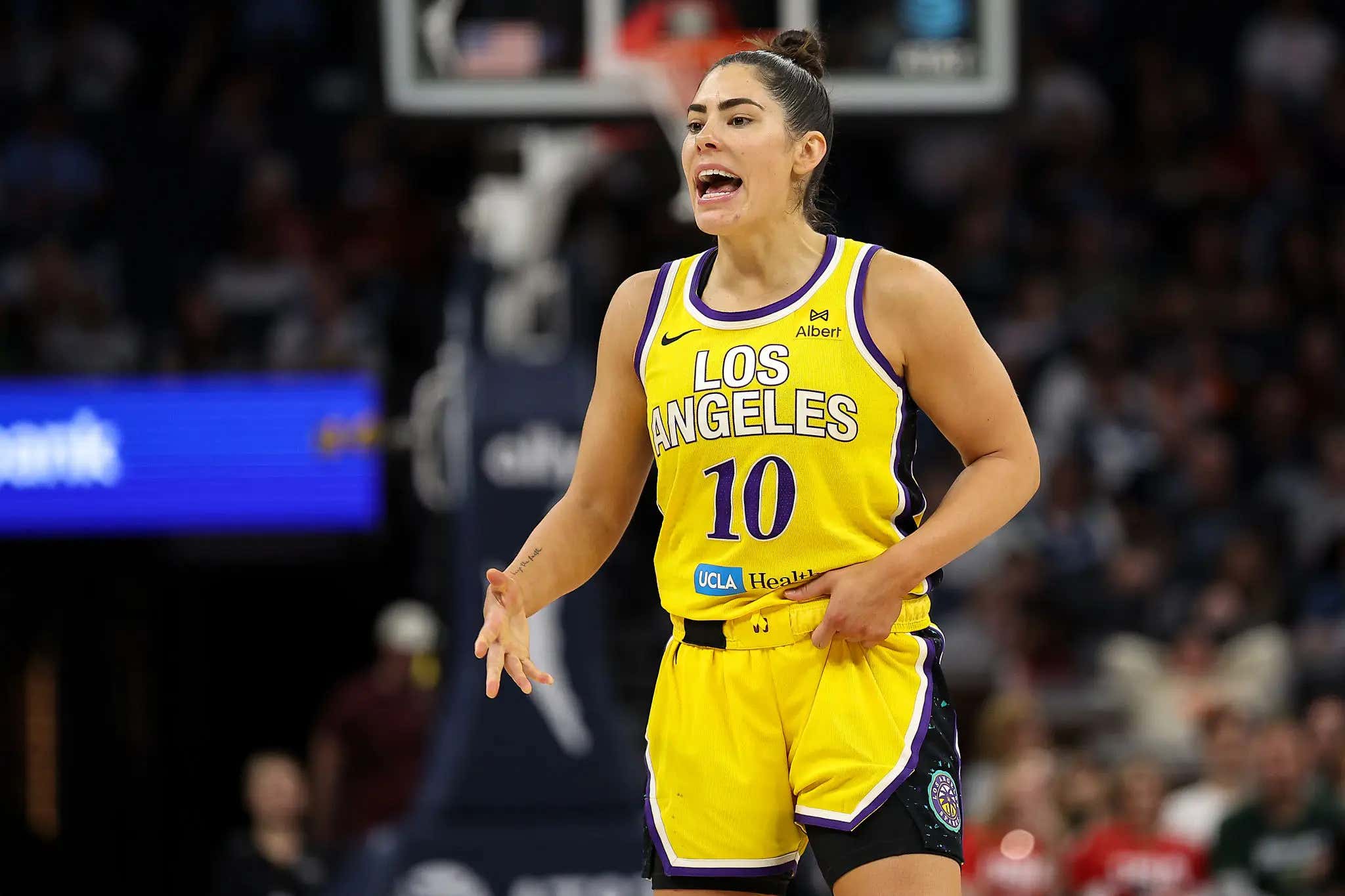 Kelsey Plum Has A Point. Dudes Who Stand Out Front Of Team Hotels Waiting To Get Autographs From Athletes Are Very Weird, Low Key